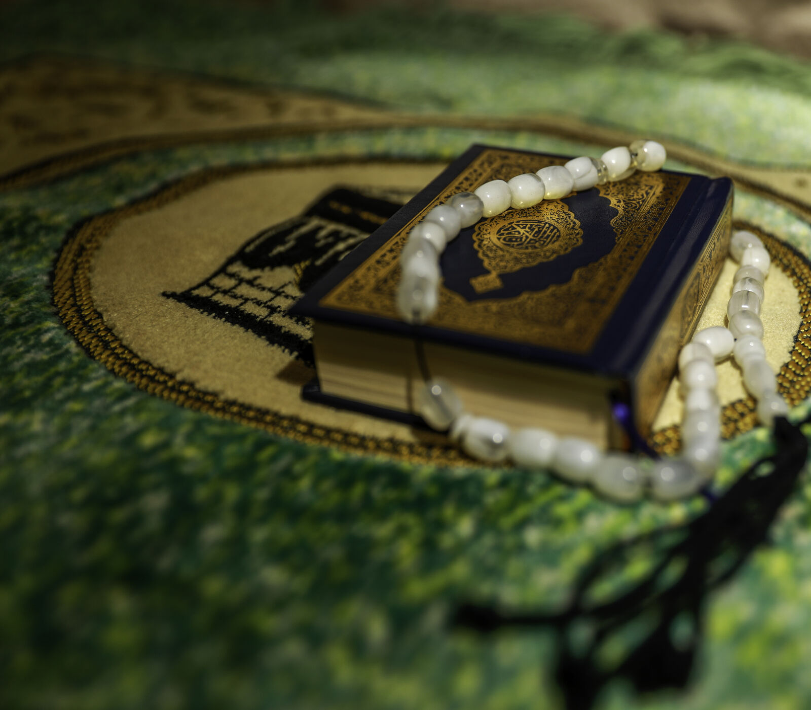 Canon EF 24-70mm F2.8L II USM sample photo. Quran photography