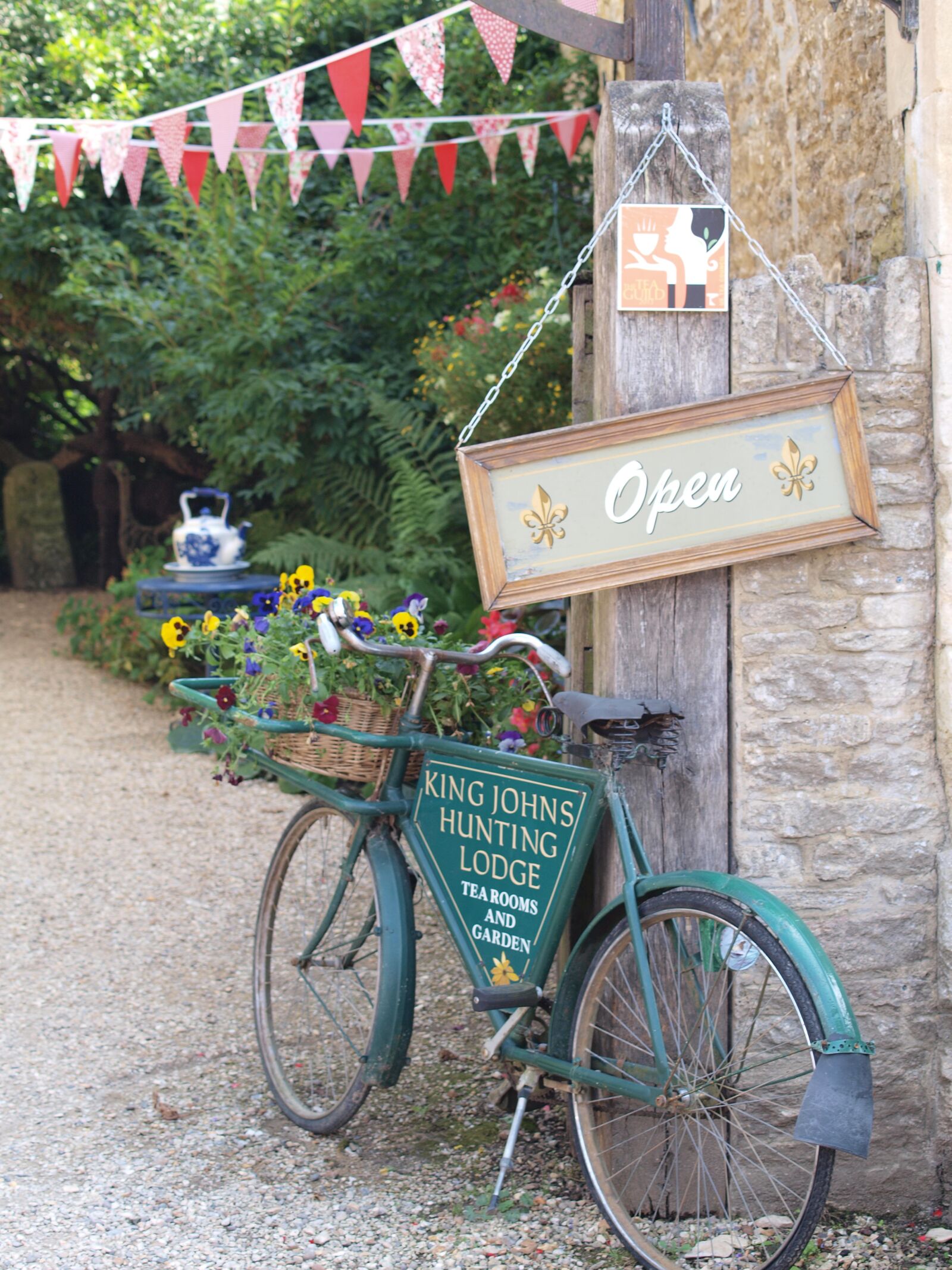 Olympus E-520 (EVOLT E-520) sample photo. Bicycle, sign, shop photography