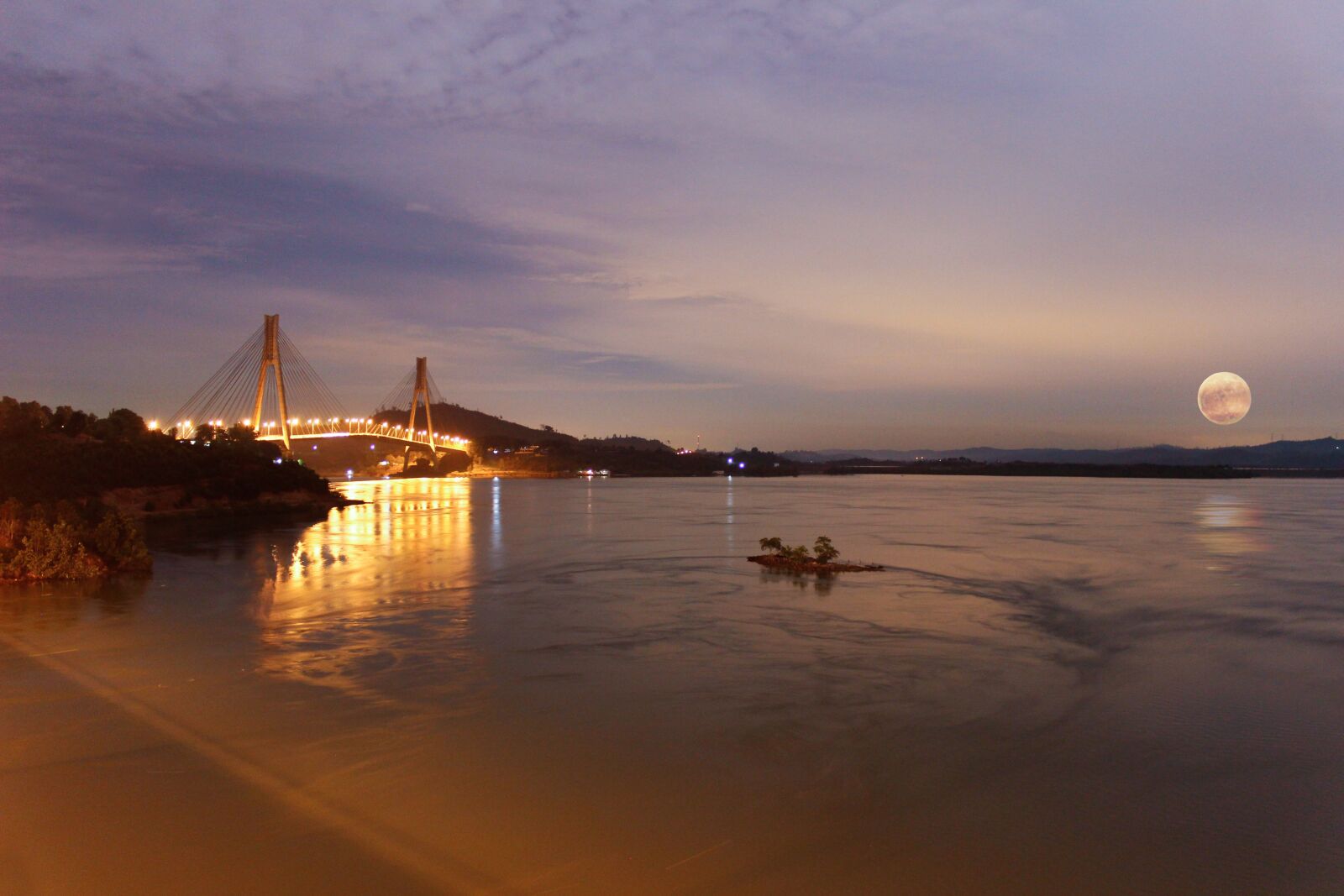Canon EOS 600D (Rebel EOS T3i / EOS Kiss X5) sample photo. Landscape, moon, bridge photography