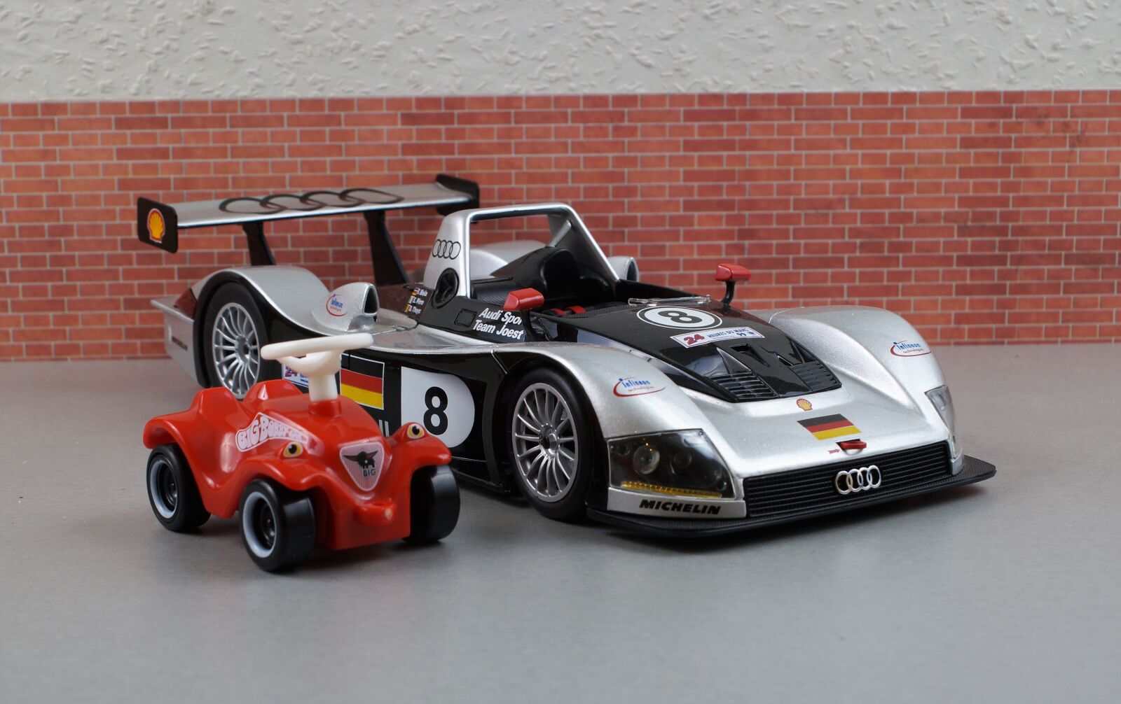 Sony DT 18-70mm F3.5-5.6 sample photo. Model car, audi, r8r photography
