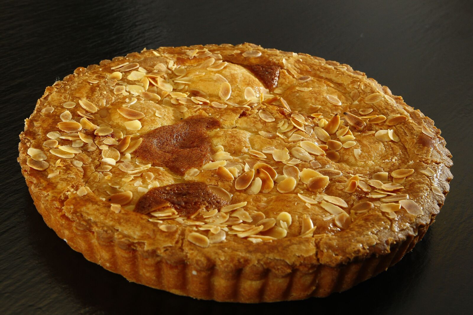 Canon EOS-1D Mark III sample photo. Christmas cake, almond cake photography
