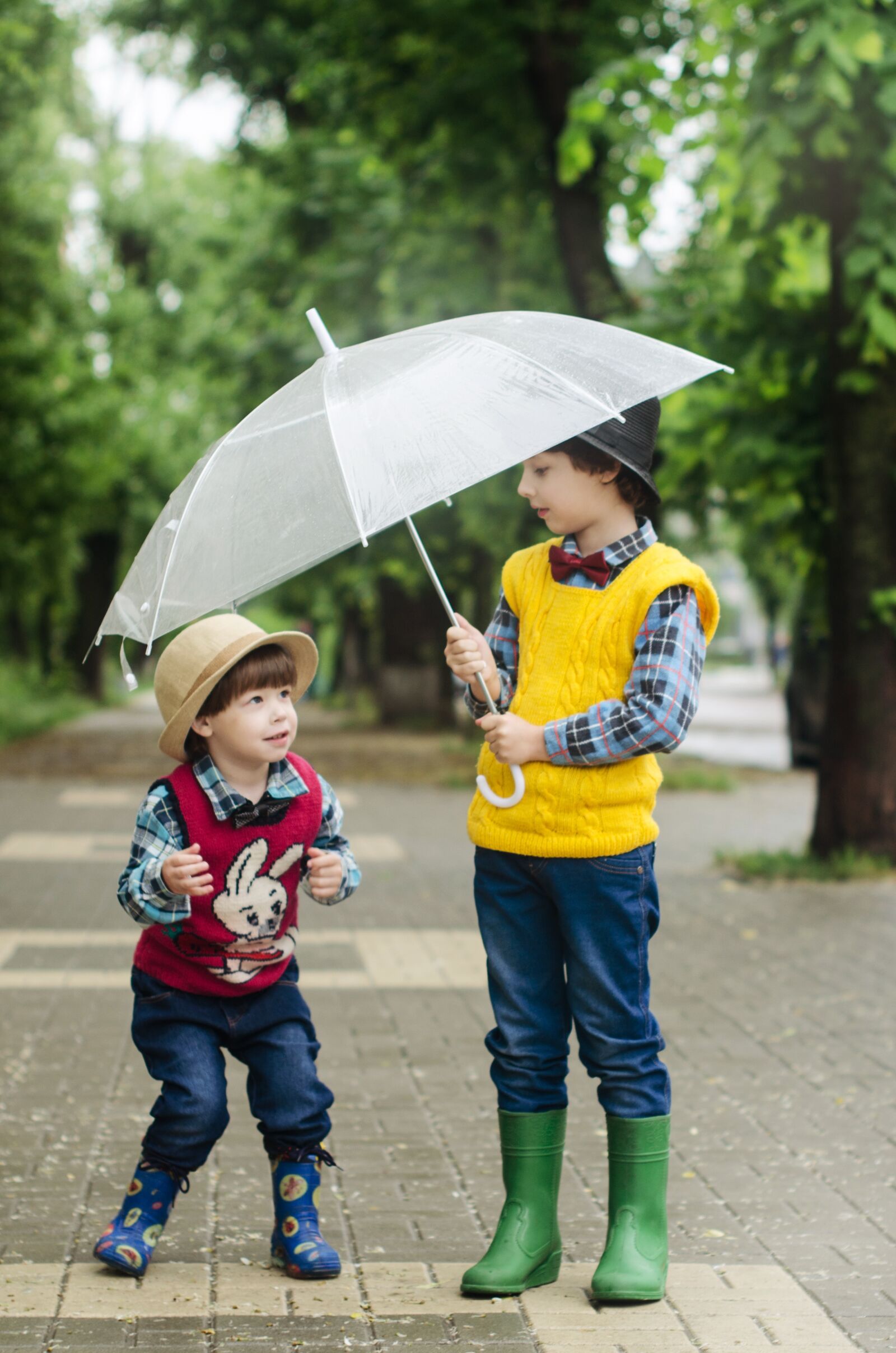 Nikon D5100 sample photo. Umbrella, street, boys photography