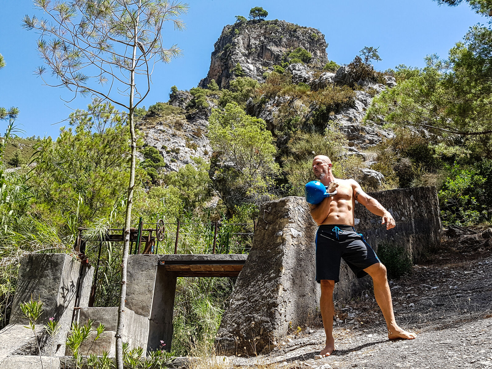 Samsung Galaxy S7 sample photo. Cavemantraining, kettlebells, racking, position photography