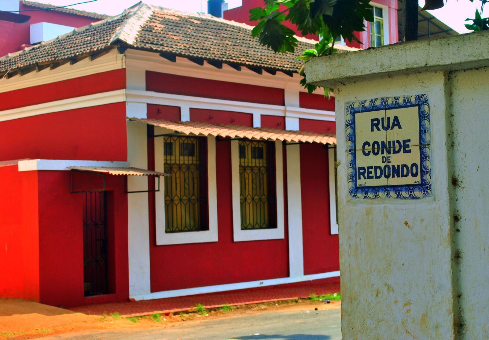 Nikon D3000 sample photo. House, red, rent photography
