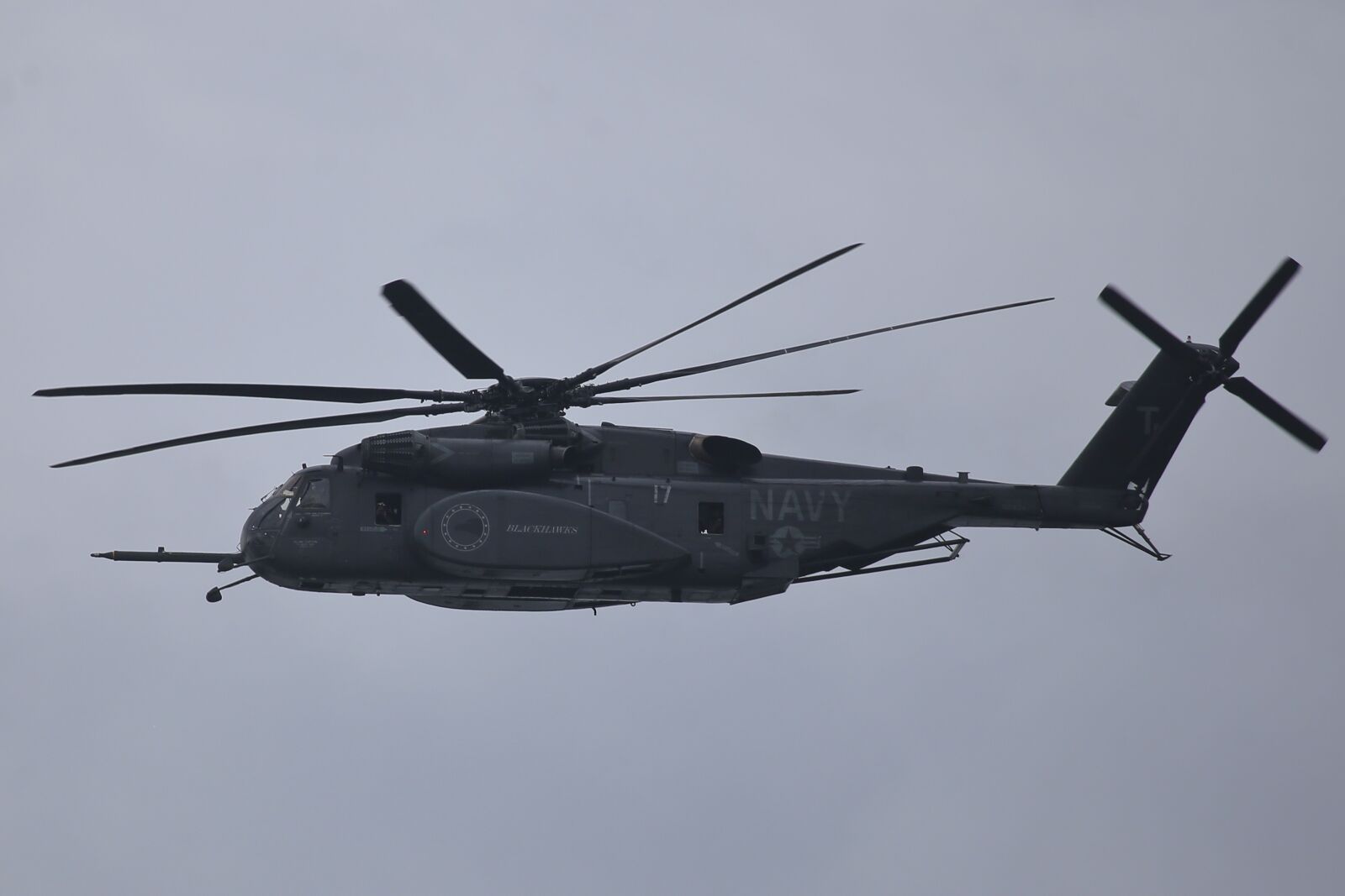 Canon EF 100-400mm F4.5-5.6L IS USM sample photo. Mh-53 sea dragon, flight photography