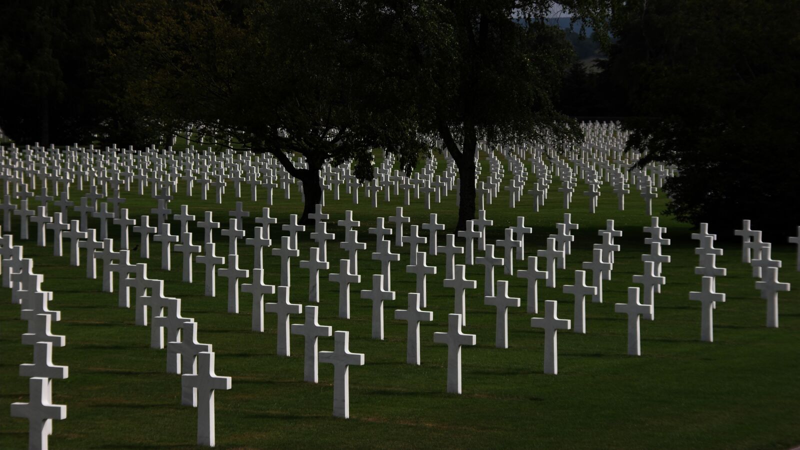 Canon EOS 20D sample photo. Henry chapelle, honorary cemetery photography
