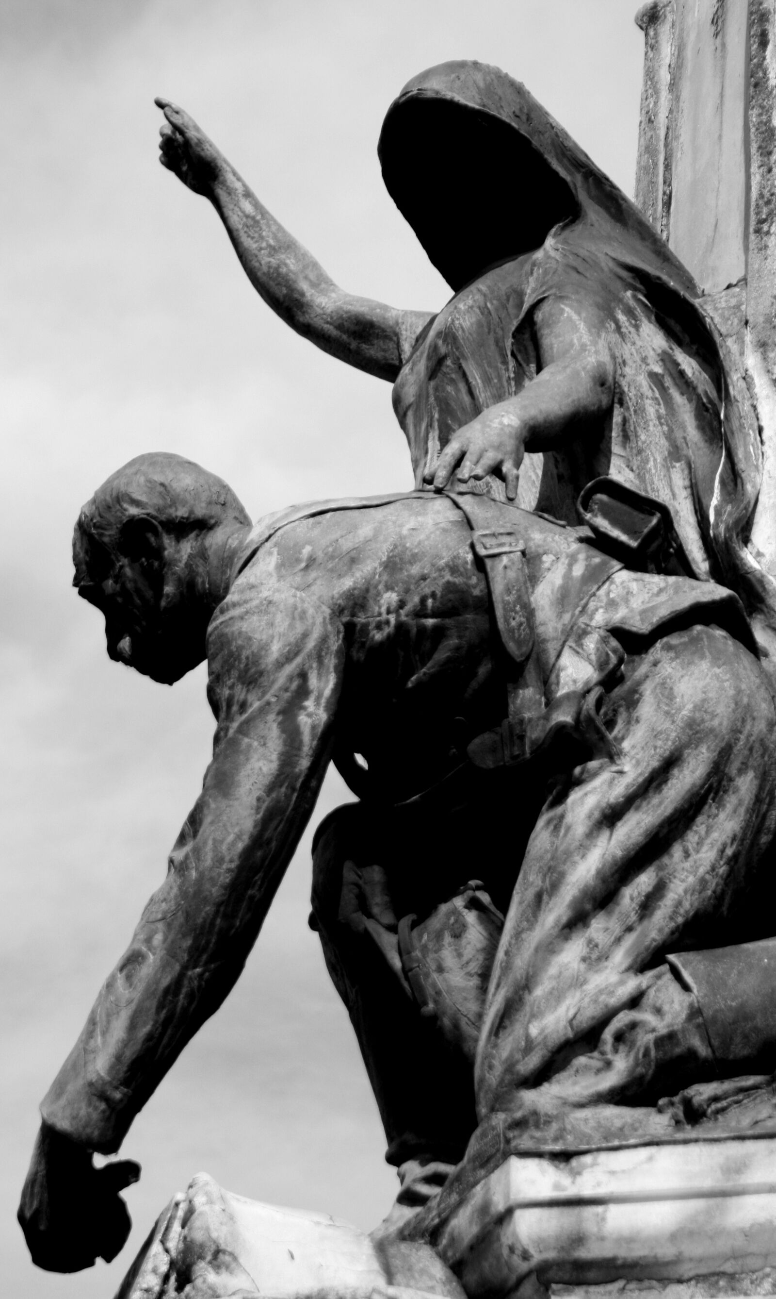 Canon EOS 400D (EOS Digital Rebel XTi / EOS Kiss Digital X) sample photo. Sky, sculpture, death photography