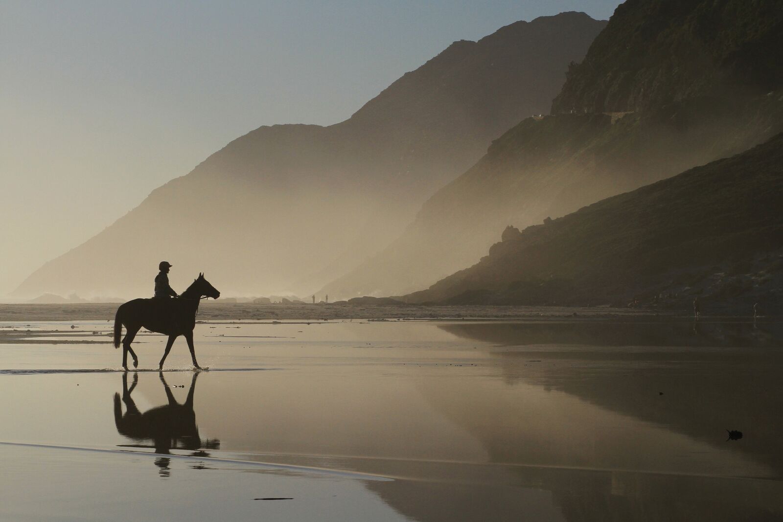 Canon EOS 7D sample photo. Horse, mountains, lagoon photography