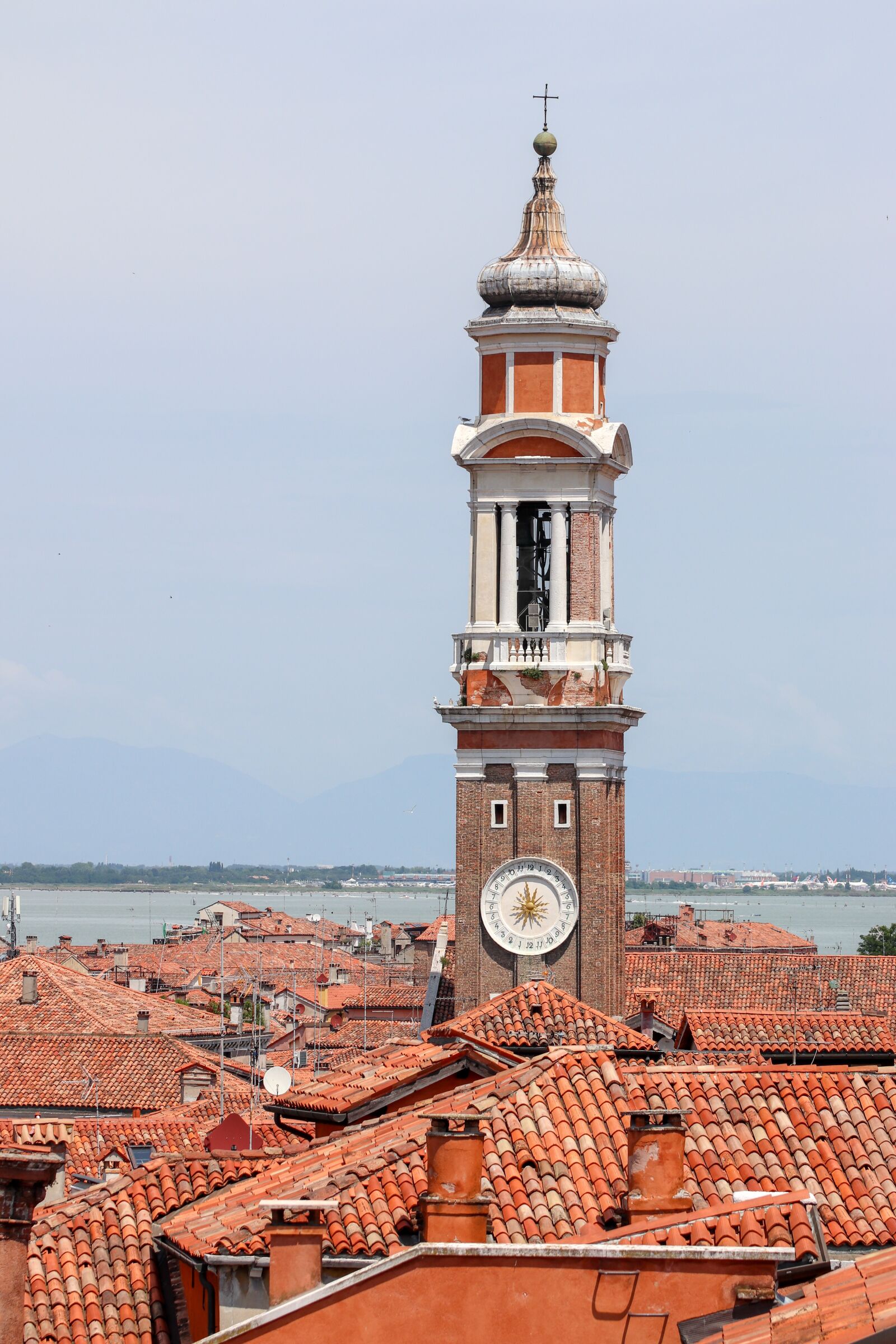 Canon EOS 200D (EOS Rebel SL2 / EOS Kiss X9) sample photo. Italy, venice, arrival photography