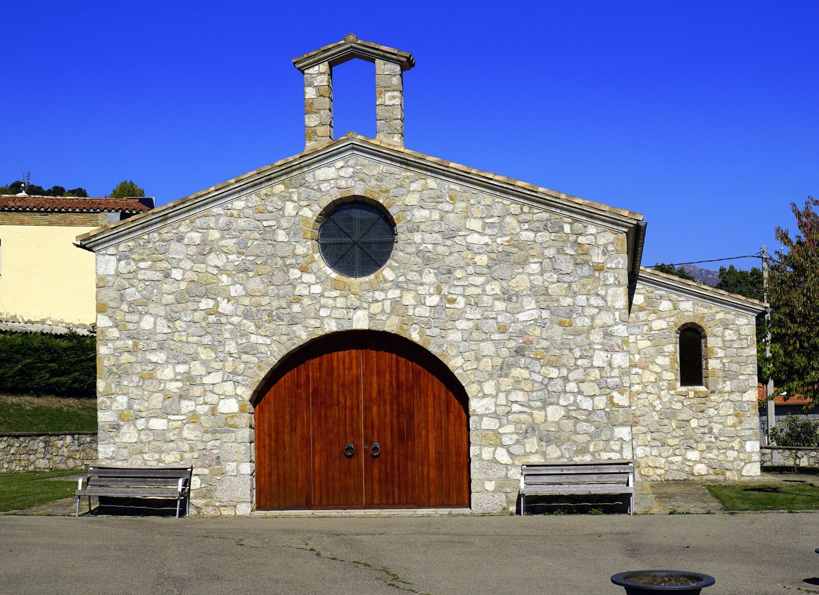 Sony E 16-50mm F3.5-5.6 PZ OSS sample photo. Church, architecture, chapel photography