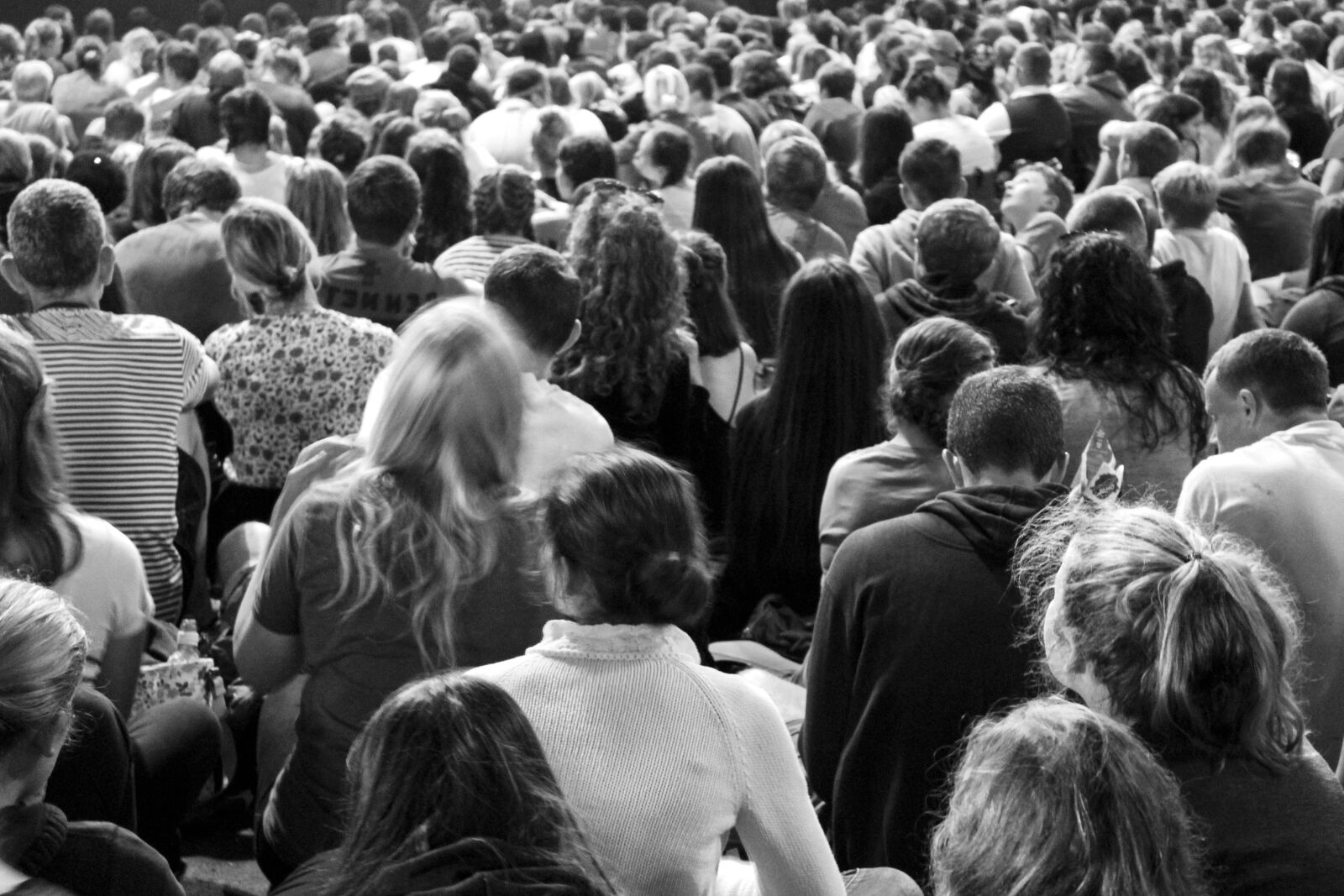 Canon EOS 550D (EOS Rebel T2i / EOS Kiss X4) sample photo. People, crowd, audience, spectator photography