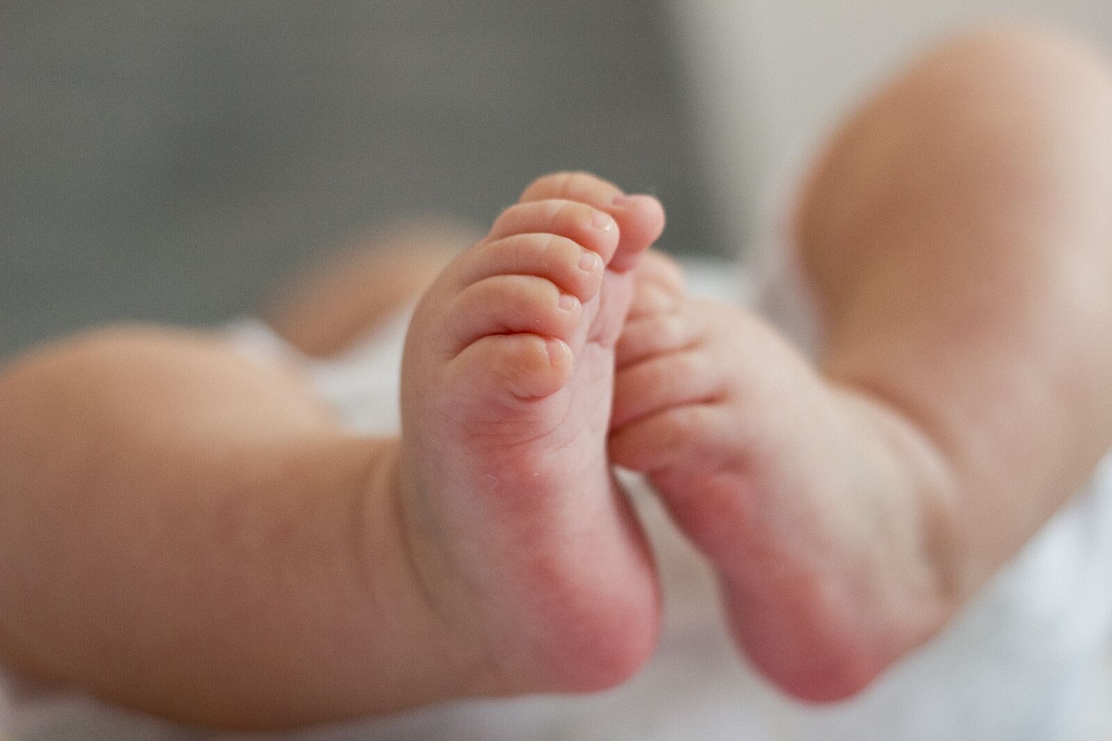 Canon EOS 550D (EOS Rebel T2i / EOS Kiss X4) sample photo. Baby feet, baby, rest photography