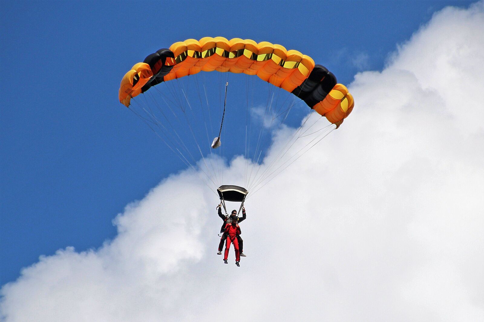 Canon EOS 1200D (EOS Rebel T5 / EOS Kiss X70 / EOS Hi) sample photo. Paraglider, air sports, bloated photography