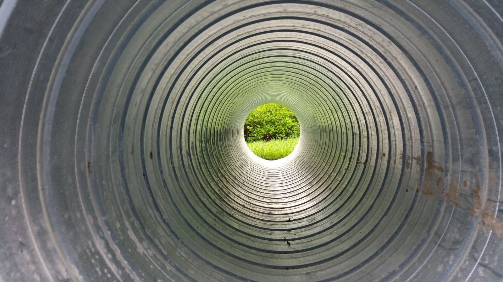 LG G4 sample photo. Tube, symmetry, steel sheet photography