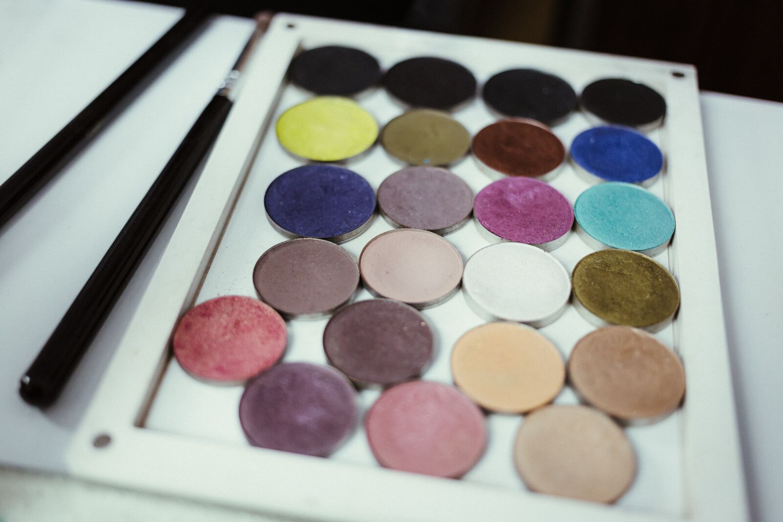 Canon EOS 6D + Canon EF 40mm F2.8 STM sample photo. Make up, beauty, powder photography