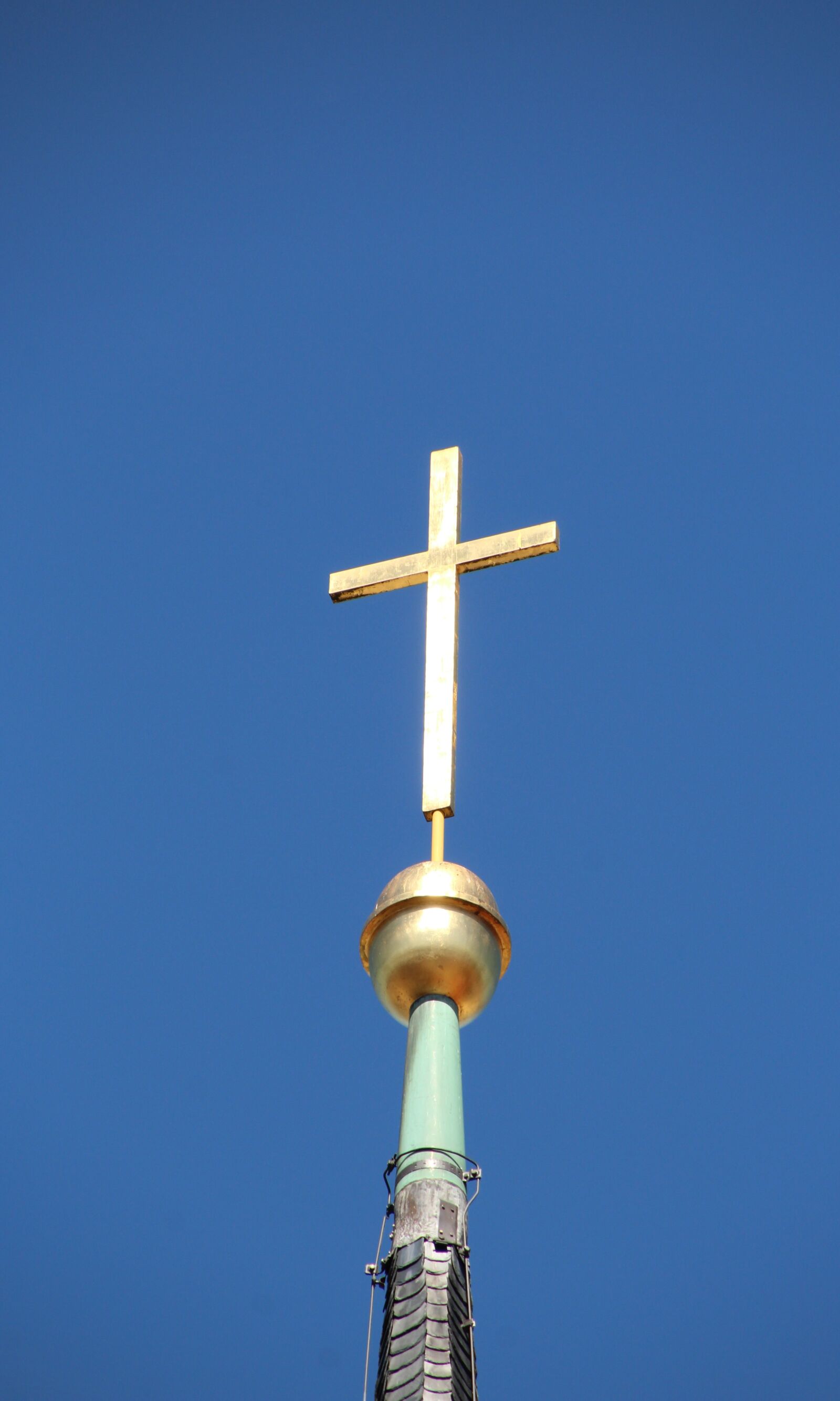 Canon EOS 1200D (EOS Rebel T5 / EOS Kiss X70 / EOS Hi) sample photo. Spire, cross, gold photography