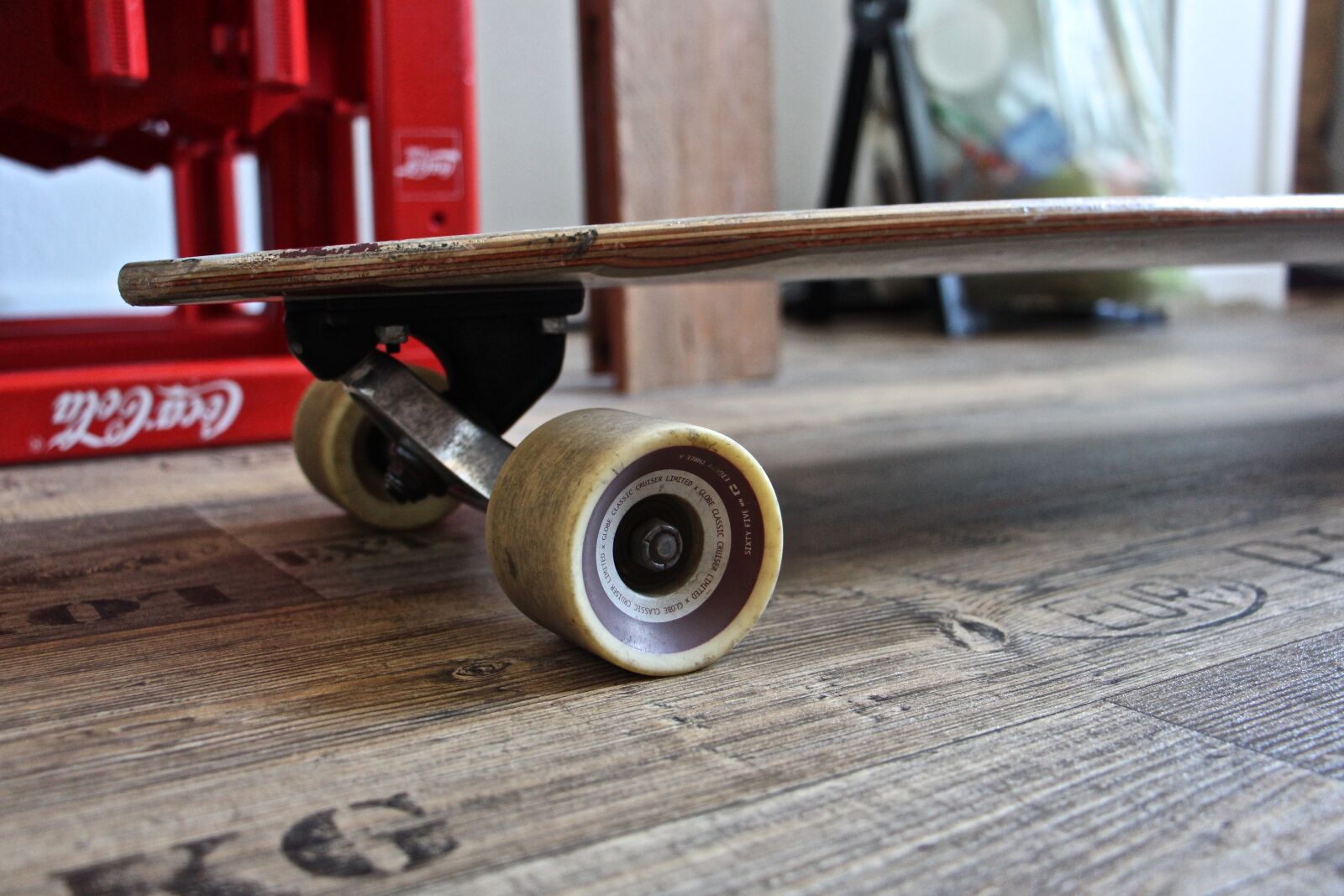 Canon EOS 700D (EOS Rebel T5i / EOS Kiss X7i) sample photo. Longboard, wheels, axis photography
