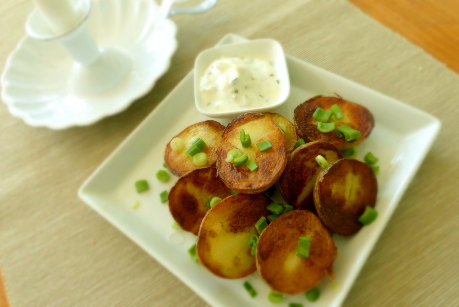 Panasonic Lumix DMC-FZ200 sample photo. Potato, sour cream, quark photography