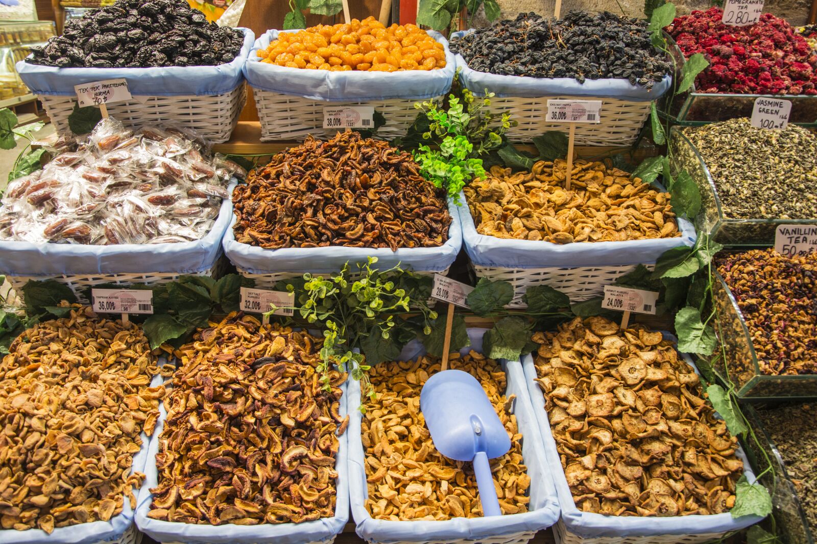 Nikon D5200 sample photo. Dried fruits and nuts photography