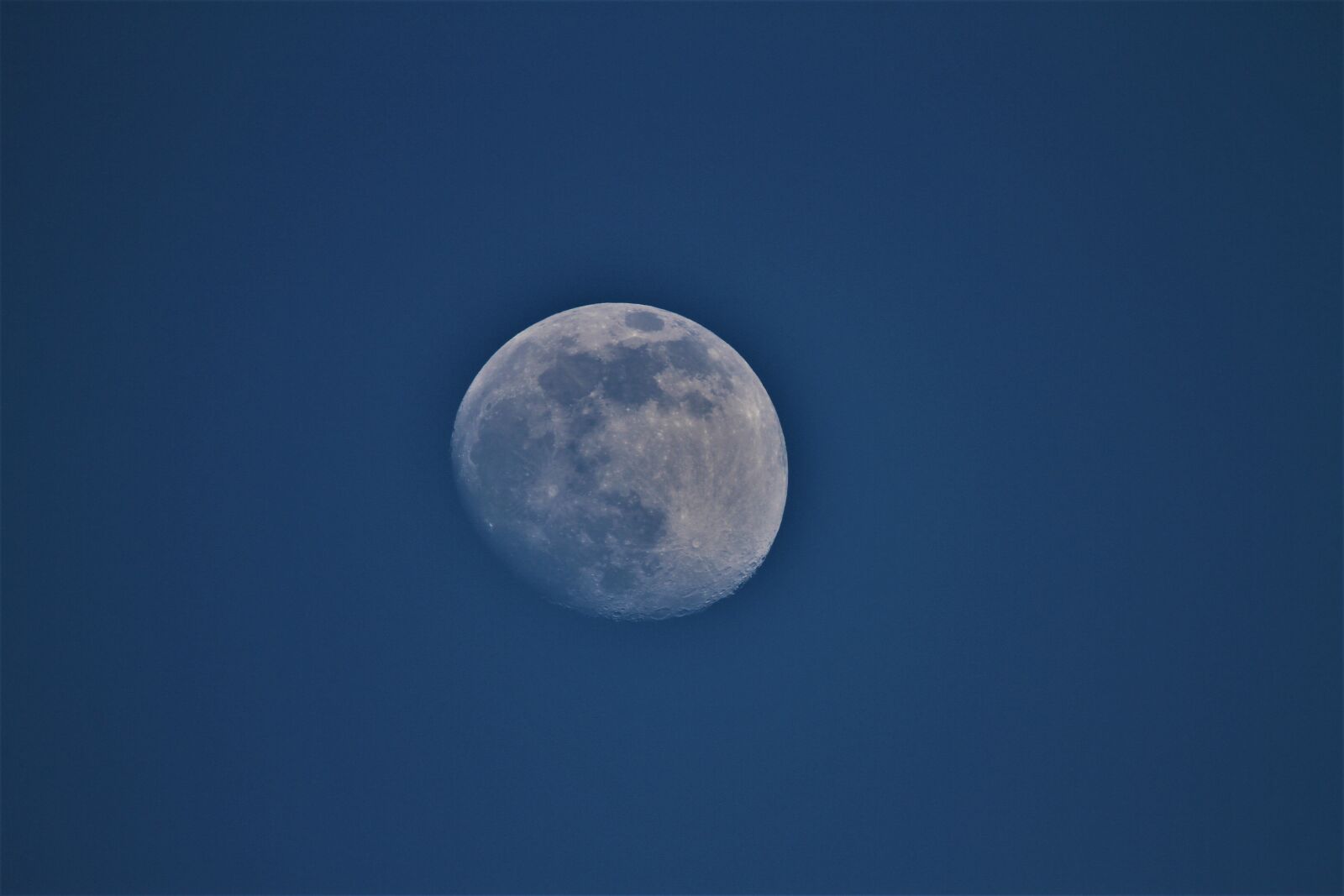 Canon EOS 7D sample photo. Moon, sky, blue photography