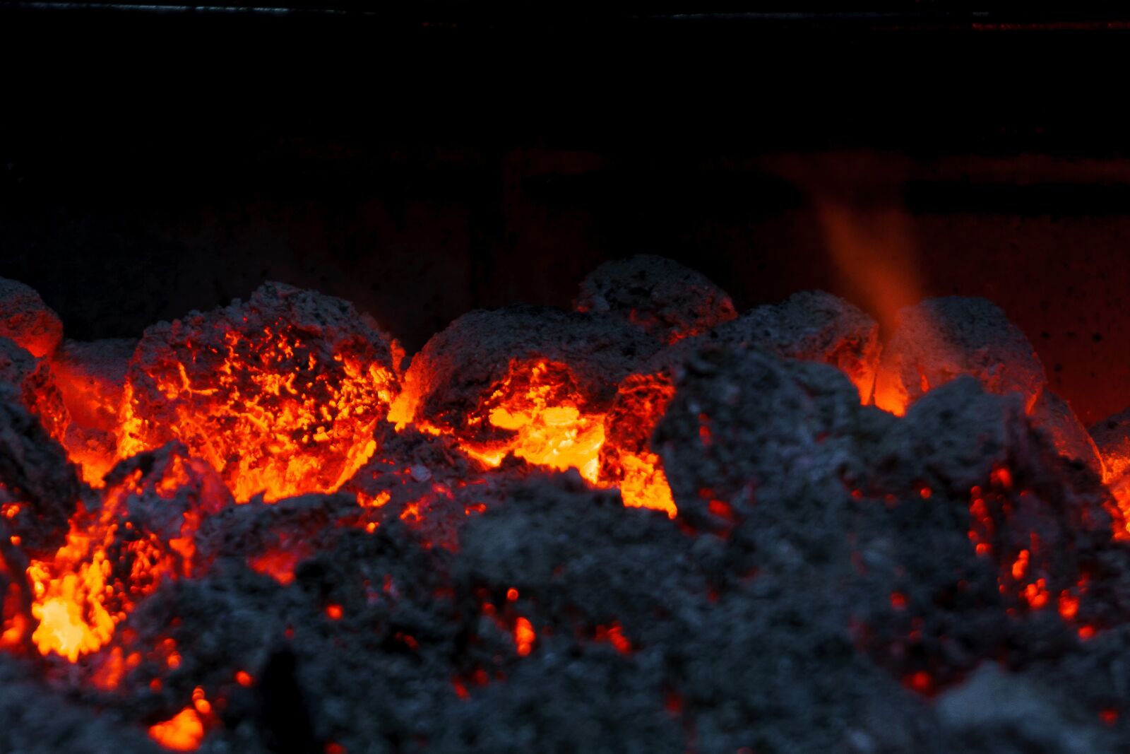Sony a6000 sample photo. Embers, charcoal, glow photography