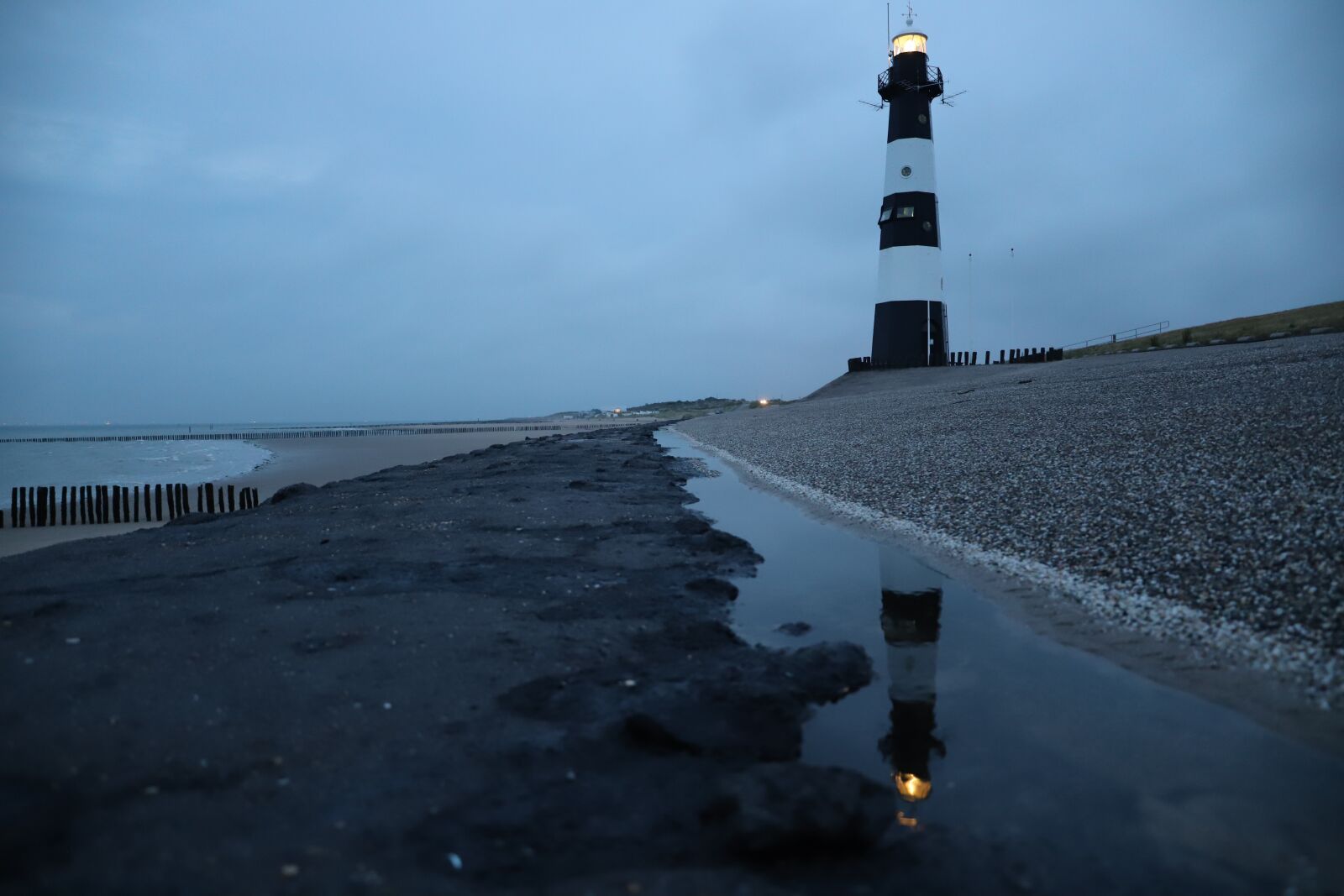 Canon EOS 6D Mark II + Canon EF 24-105mm F3.5-5.6 IS STM sample photo. Breskens, lighthouse, north sea photography
