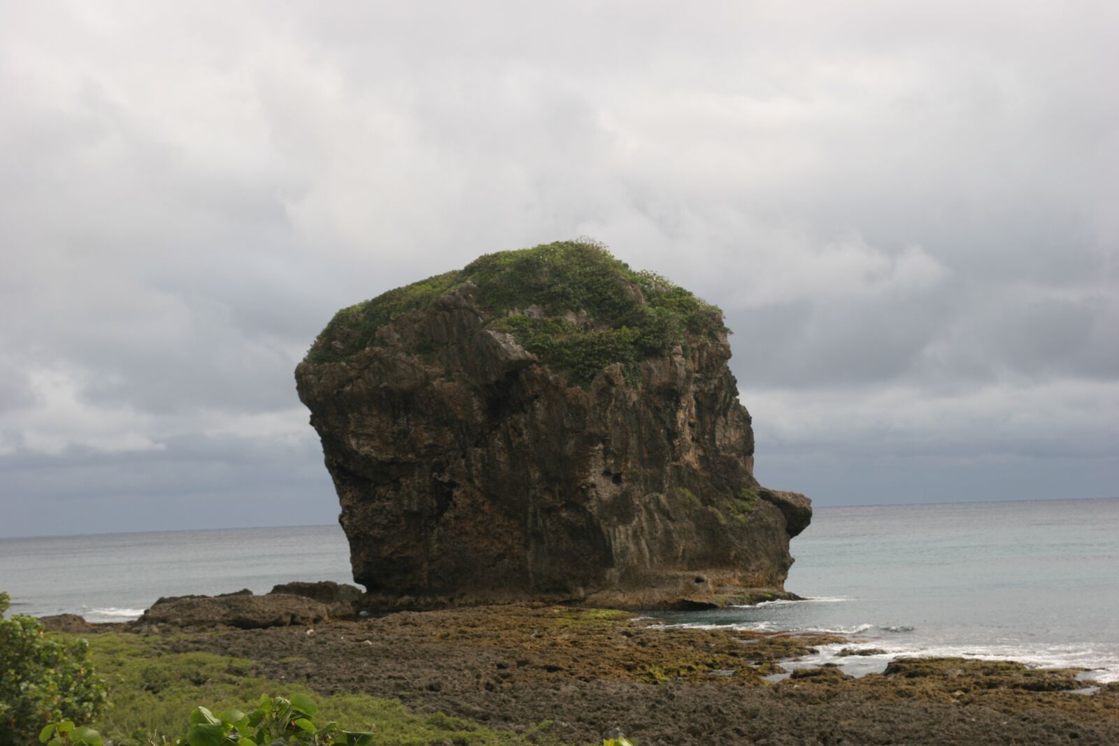 Canon EOS 20D sample photo. Stone, beach, rock photography