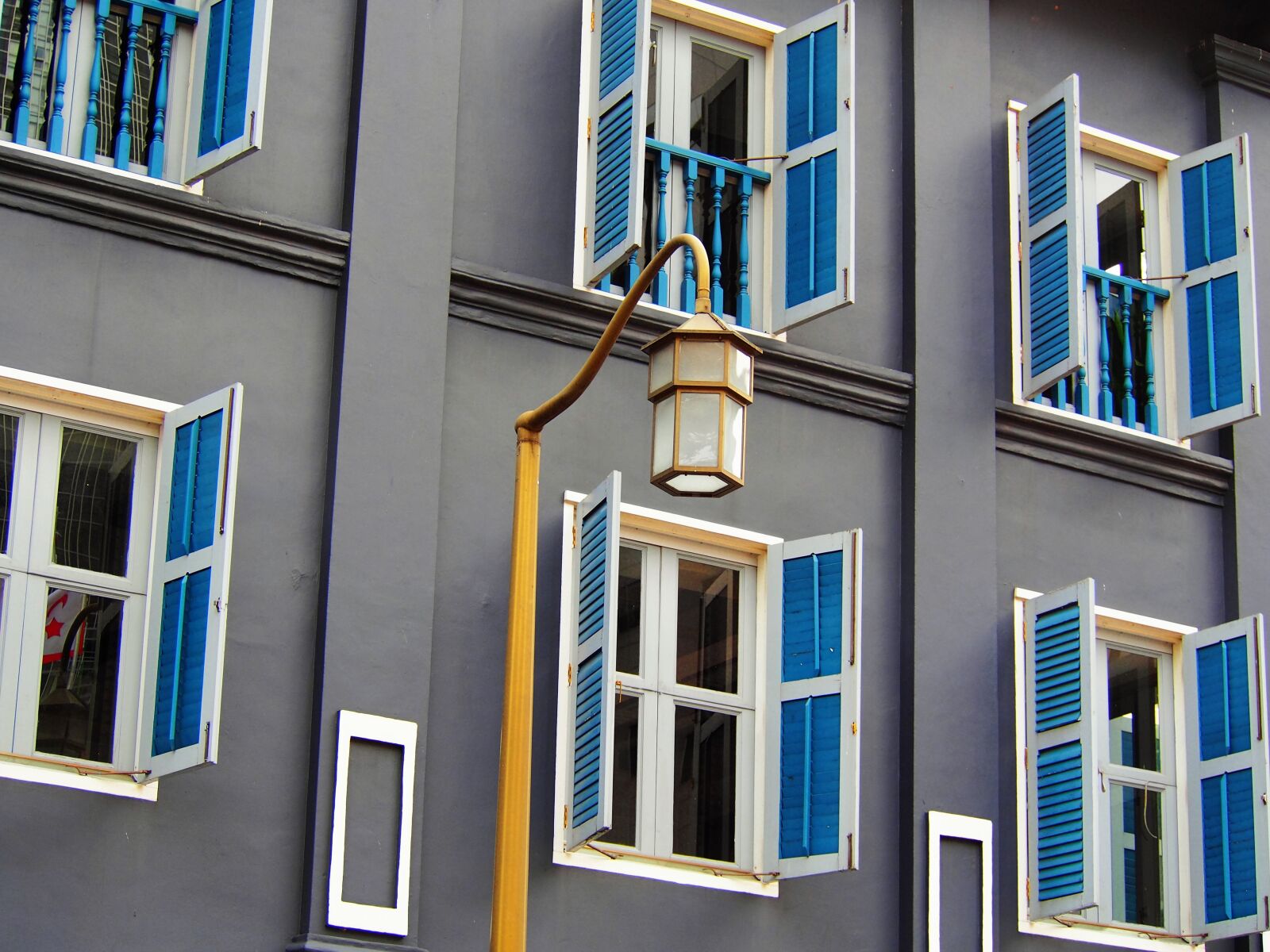 Olympus OM-D E-M5 sample photo. Window, house, architecture photography