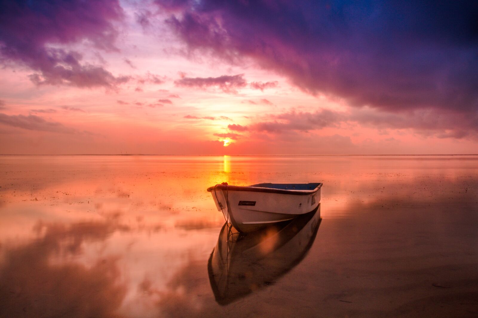 Canon EOS 7D sample photo. Beach, boat, dawn photography