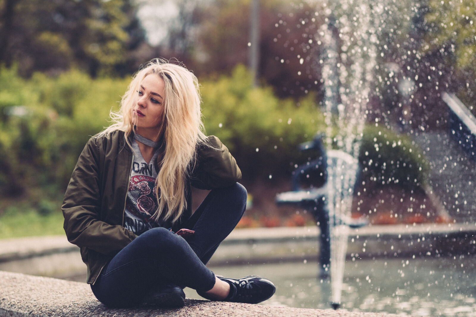 Canon EF 85mm F1.8 USM sample photo. Beautiful, fashion, fountain, girl photography