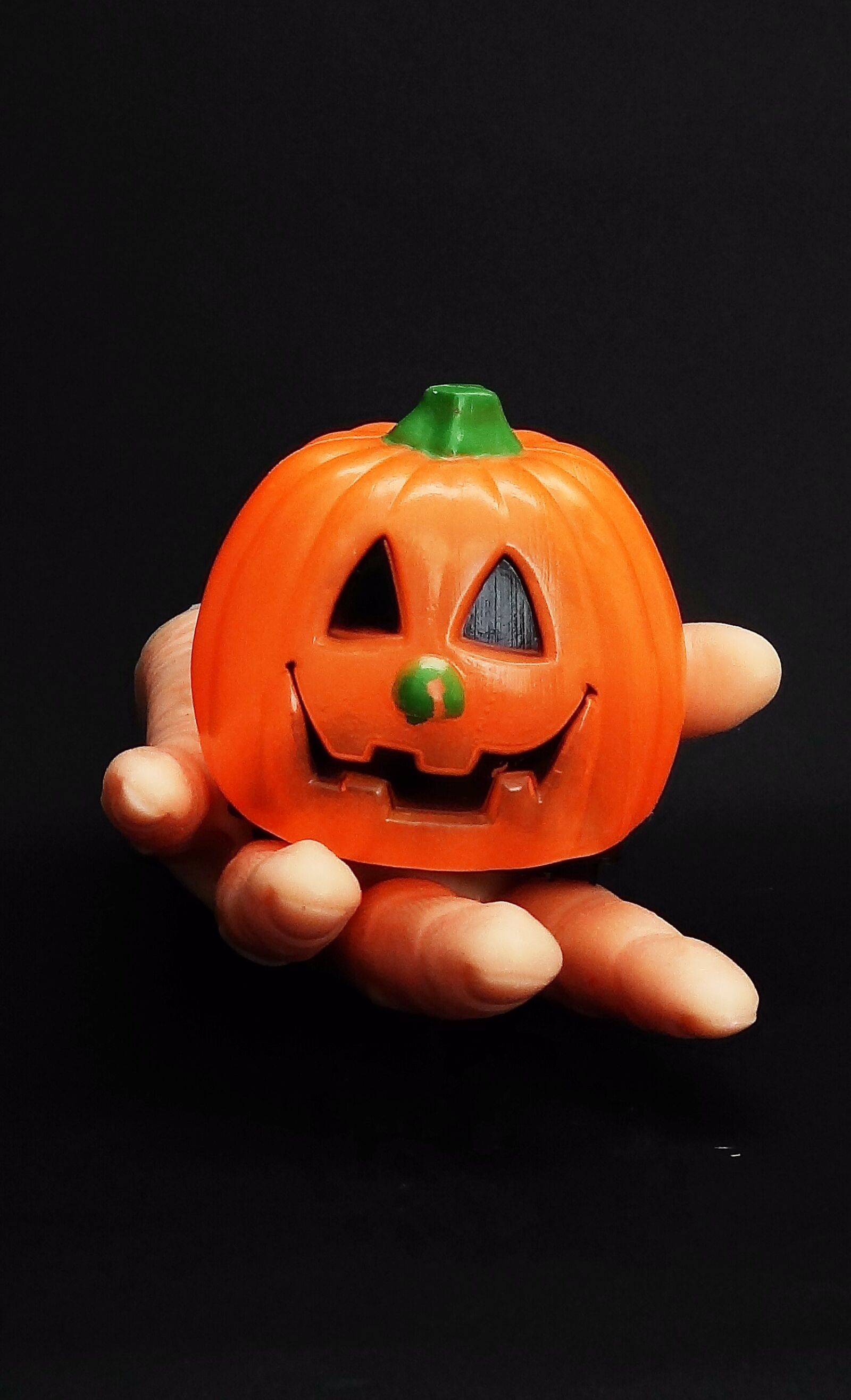 Sony Cyber-shot DSC-HX9V sample photo. Halloween, pumpkin, hand photography