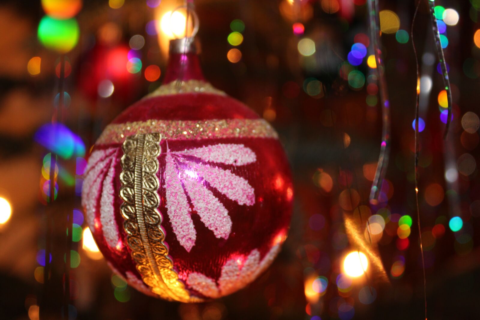 Canon EOS 2000D (EOS Rebel T7 / EOS Kiss X90 / EOS 1500D) sample photo. Christmas, christmas ornament, advent photography