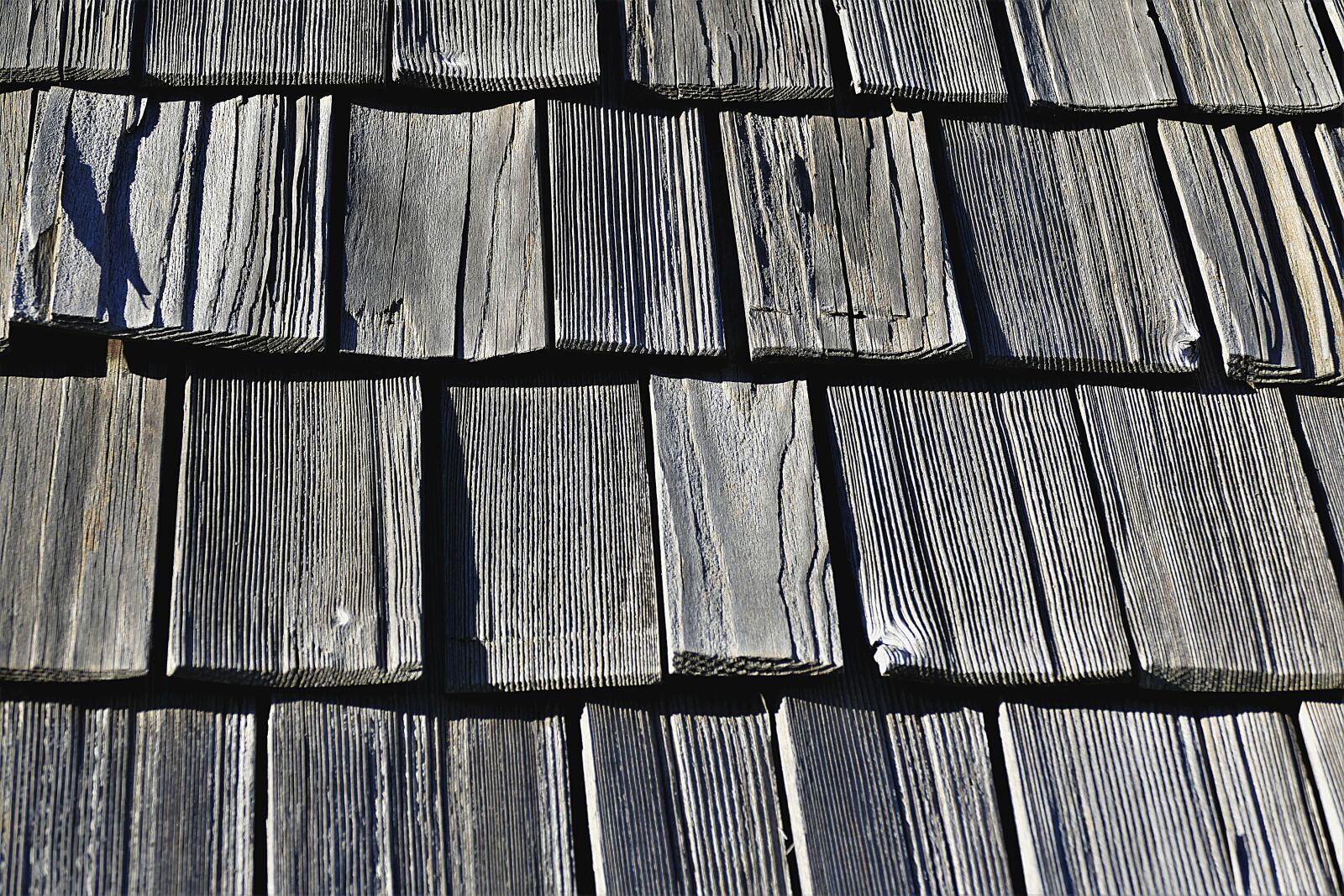 Panasonic Lumix DMC-FZ1000 sample photo. Shingle, wood shingles, background photography