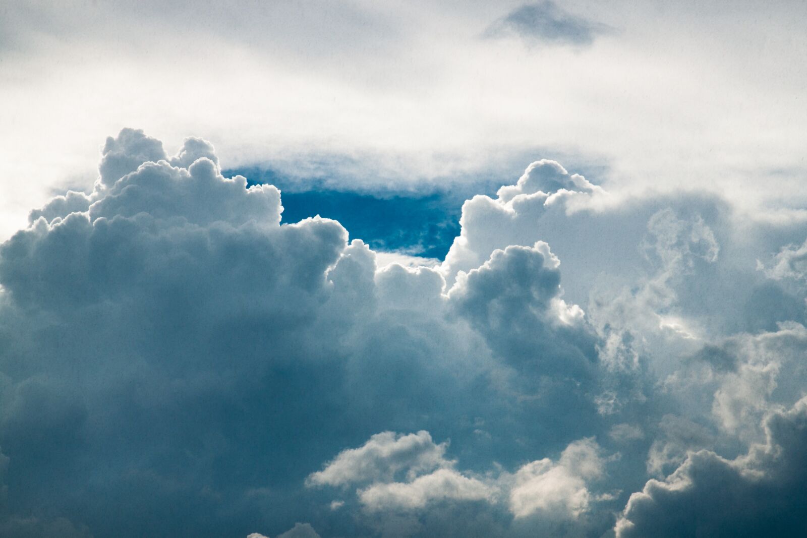 Canon EOS 500D (EOS Rebel T1i / EOS Kiss X3) sample photo. Nature, sky, clouds photography