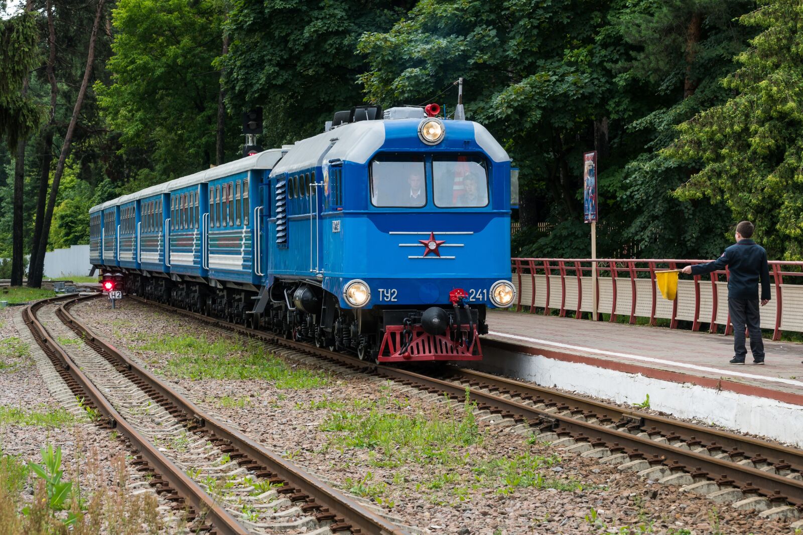 Sony a6300 + Sony Vario Tessar T* FE 24-70mm F4 ZA OSS sample photo. Locomotive, diesel locomotive, cars photography