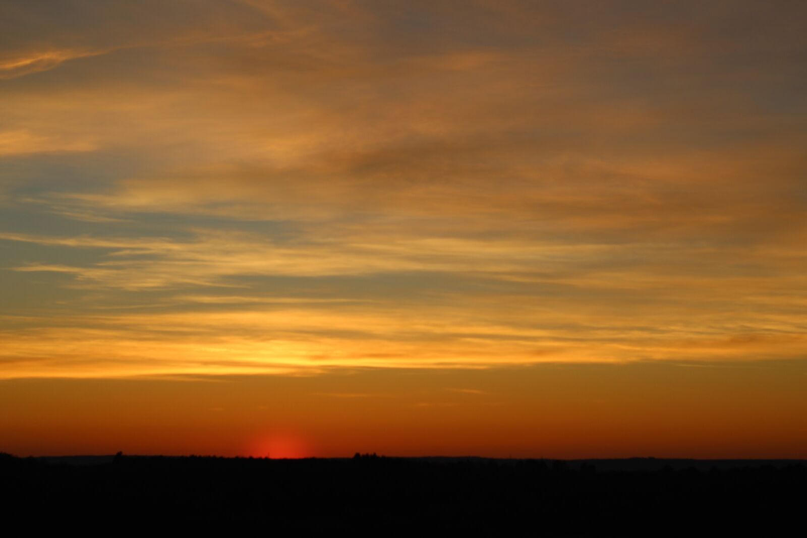 Canon EOS 1200D (EOS Rebel T5 / EOS Kiss X70 / EOS Hi) + Canon EF 50mm F1.8 II sample photo. Sun, sunset, sky photography