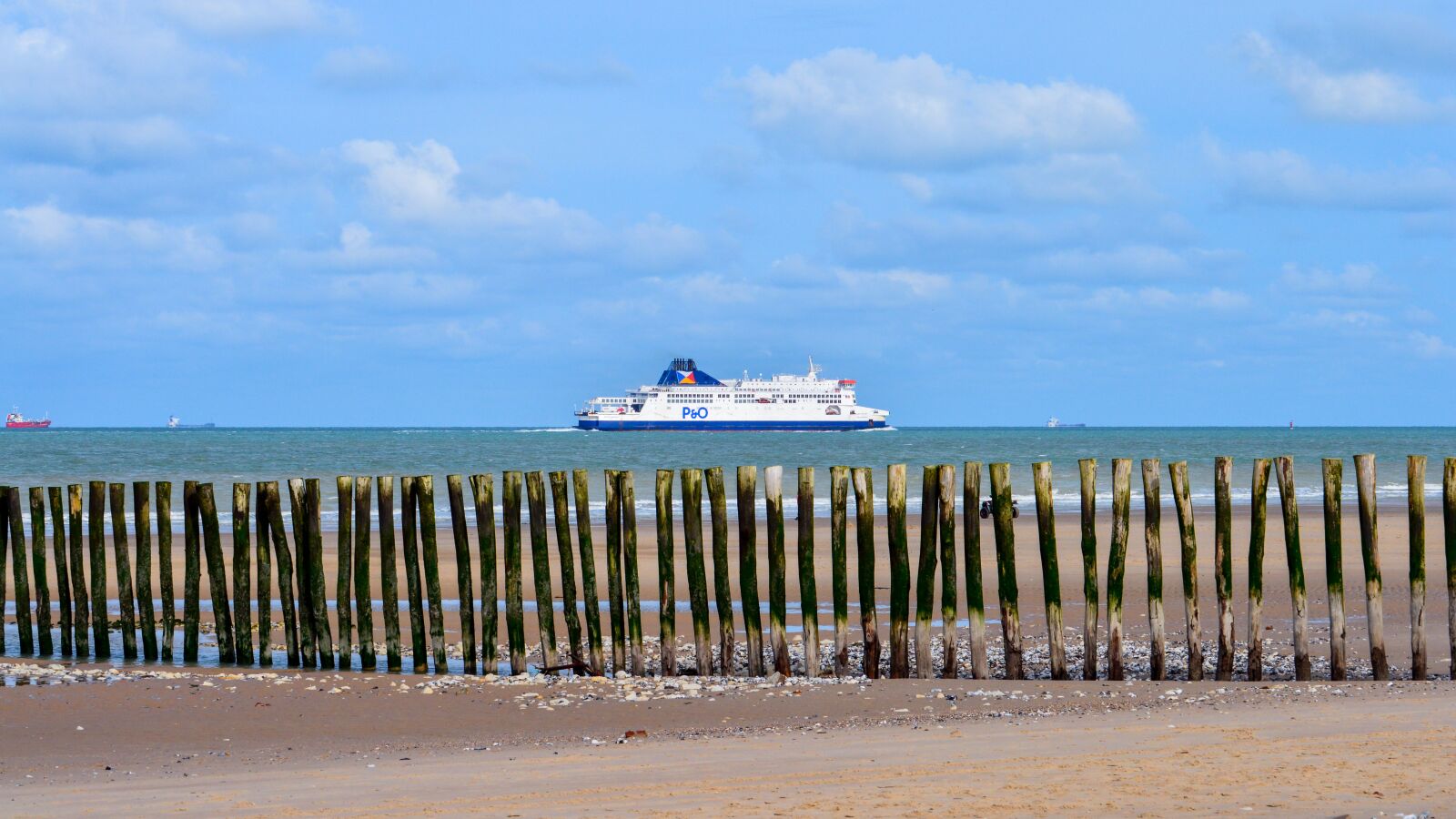 Nikon D3200 sample photo. Beach, boat, summer photography