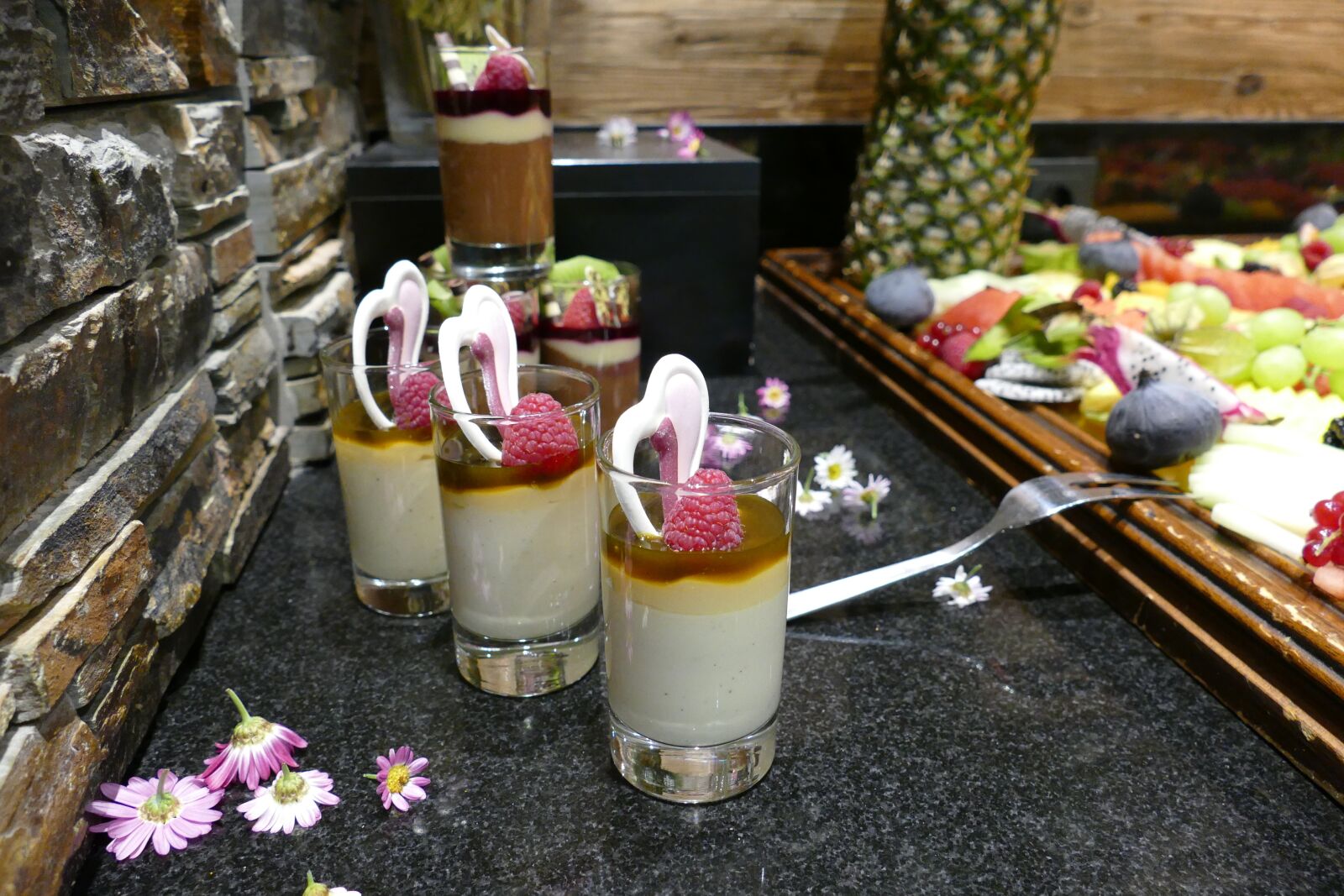 Panasonic Lumix DMC-FZ1000 sample photo. Eat, dessert, delicious photography