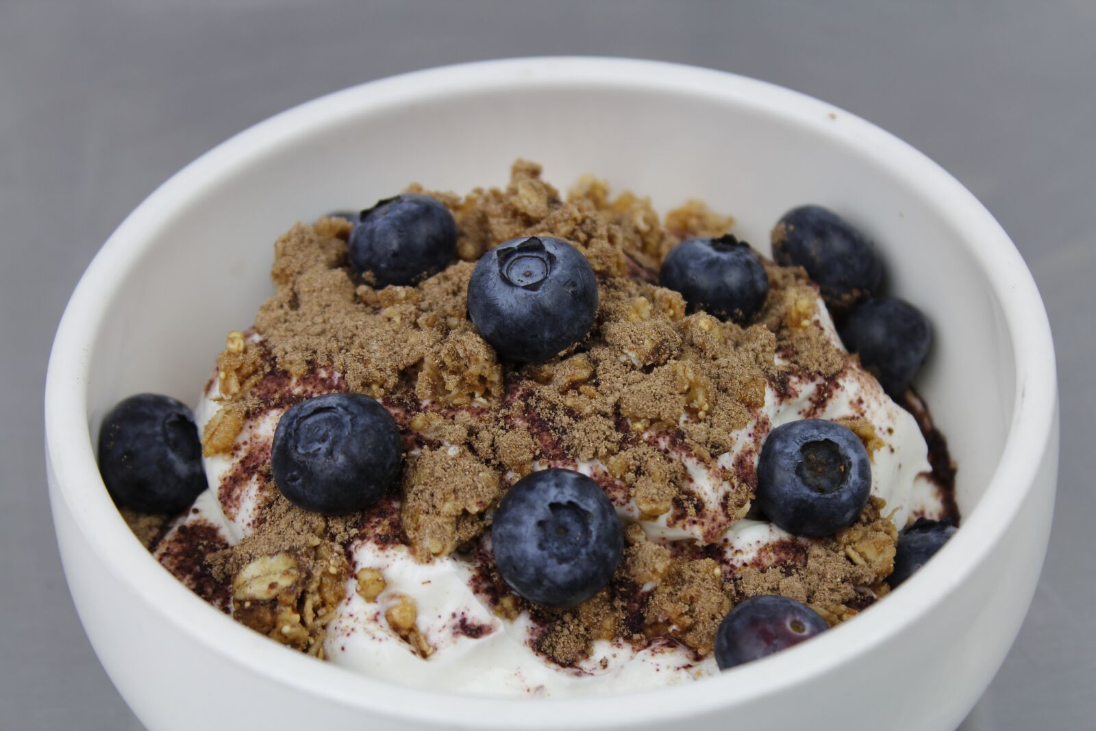 Canon EOS 600D (Rebel EOS T3i / EOS Kiss X5) sample photo. Granola, breakfast, blueberry photography