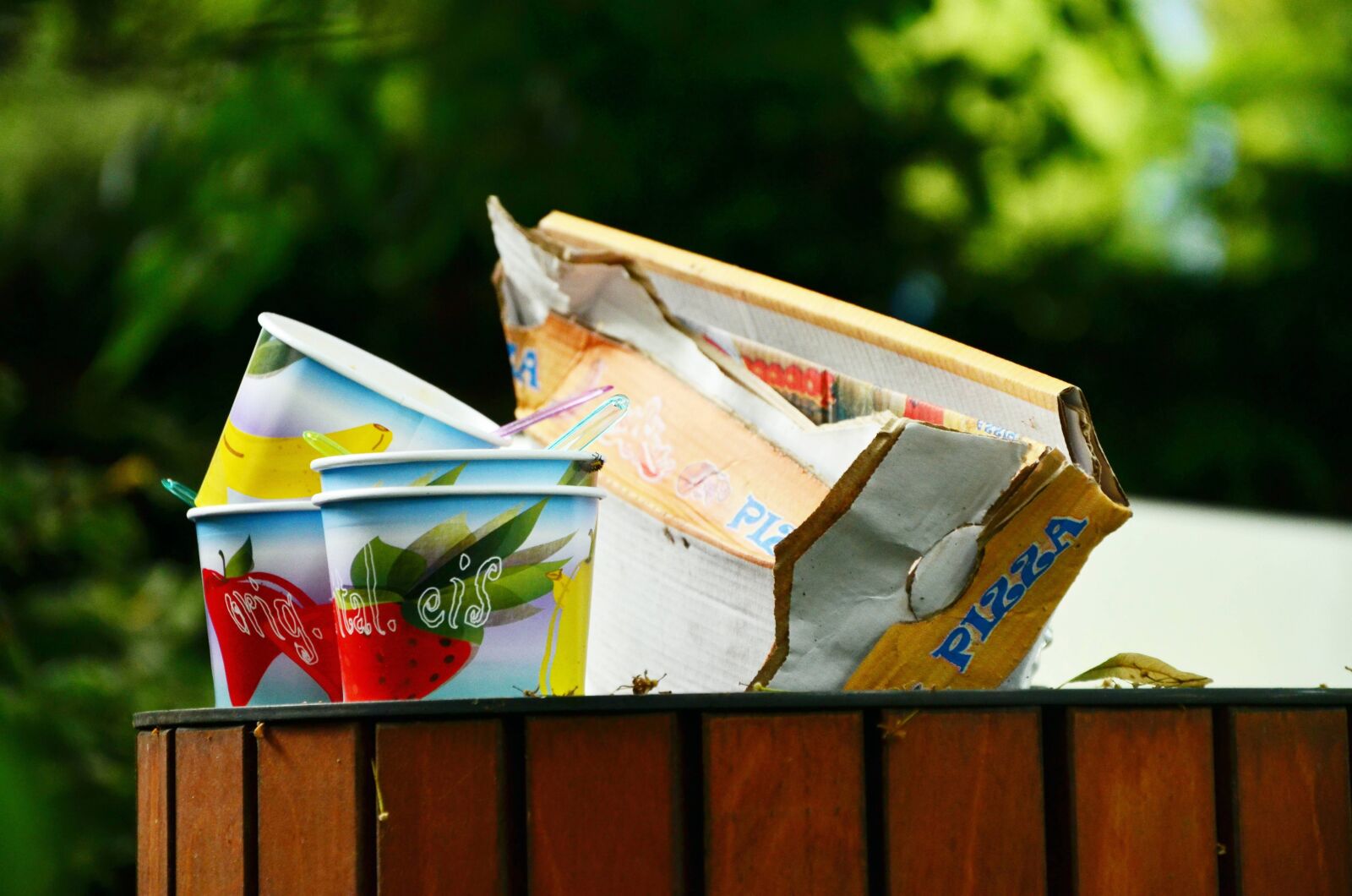 Nikon D5100 sample photo. Garbage can, garbage, waste photography
