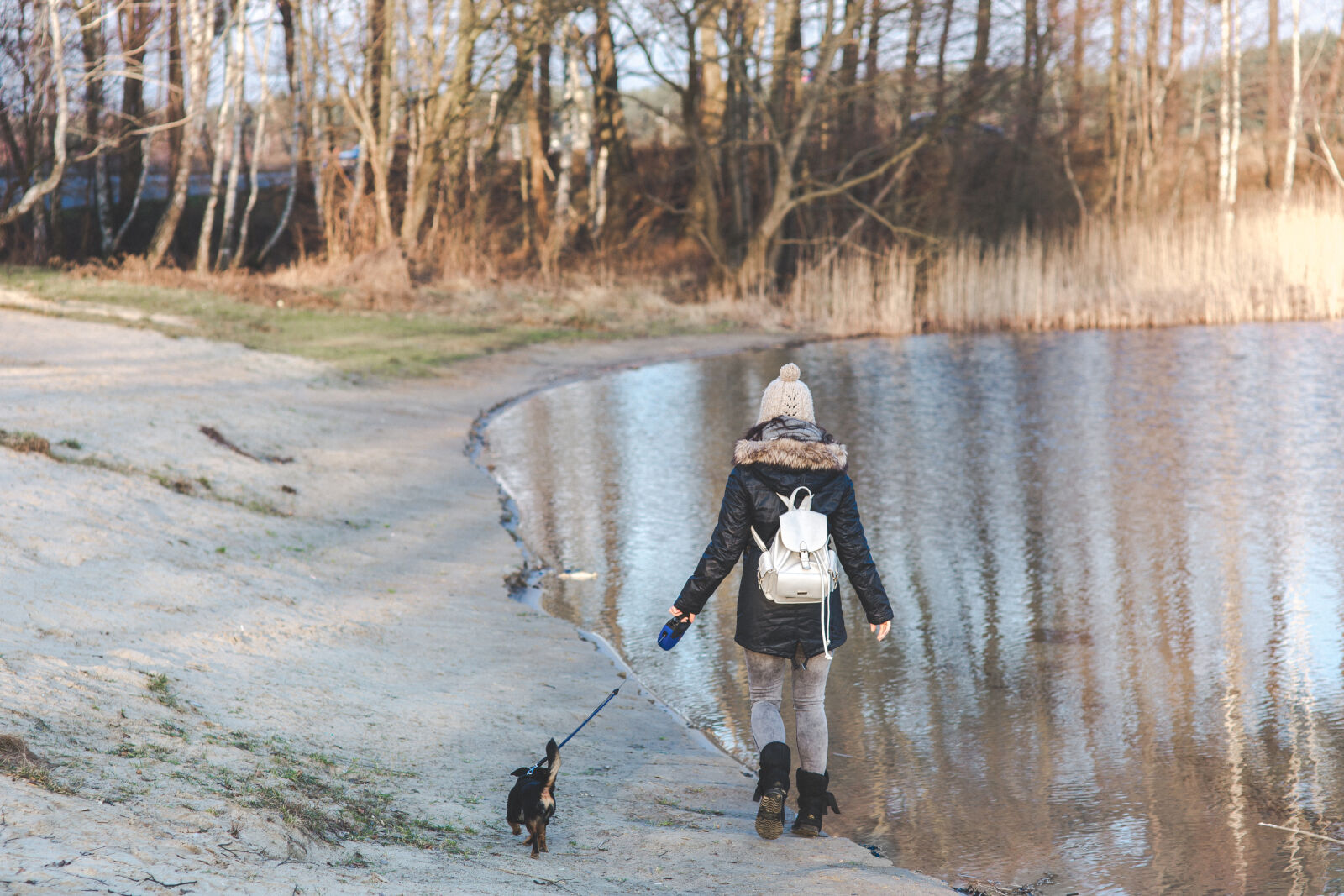 Canon EOS 6D + Sigma 85mm F1.4 EX DG HSM sample photo. Young, woman, walking, with photography