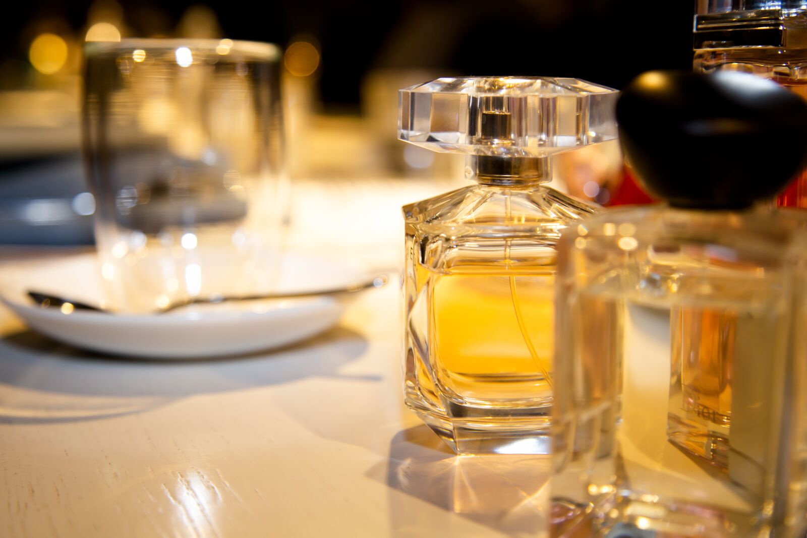 Canon EOS 6D + Canon EF 24-105mm F4L IS USM sample photo. Perfume, aroma, bottle photography