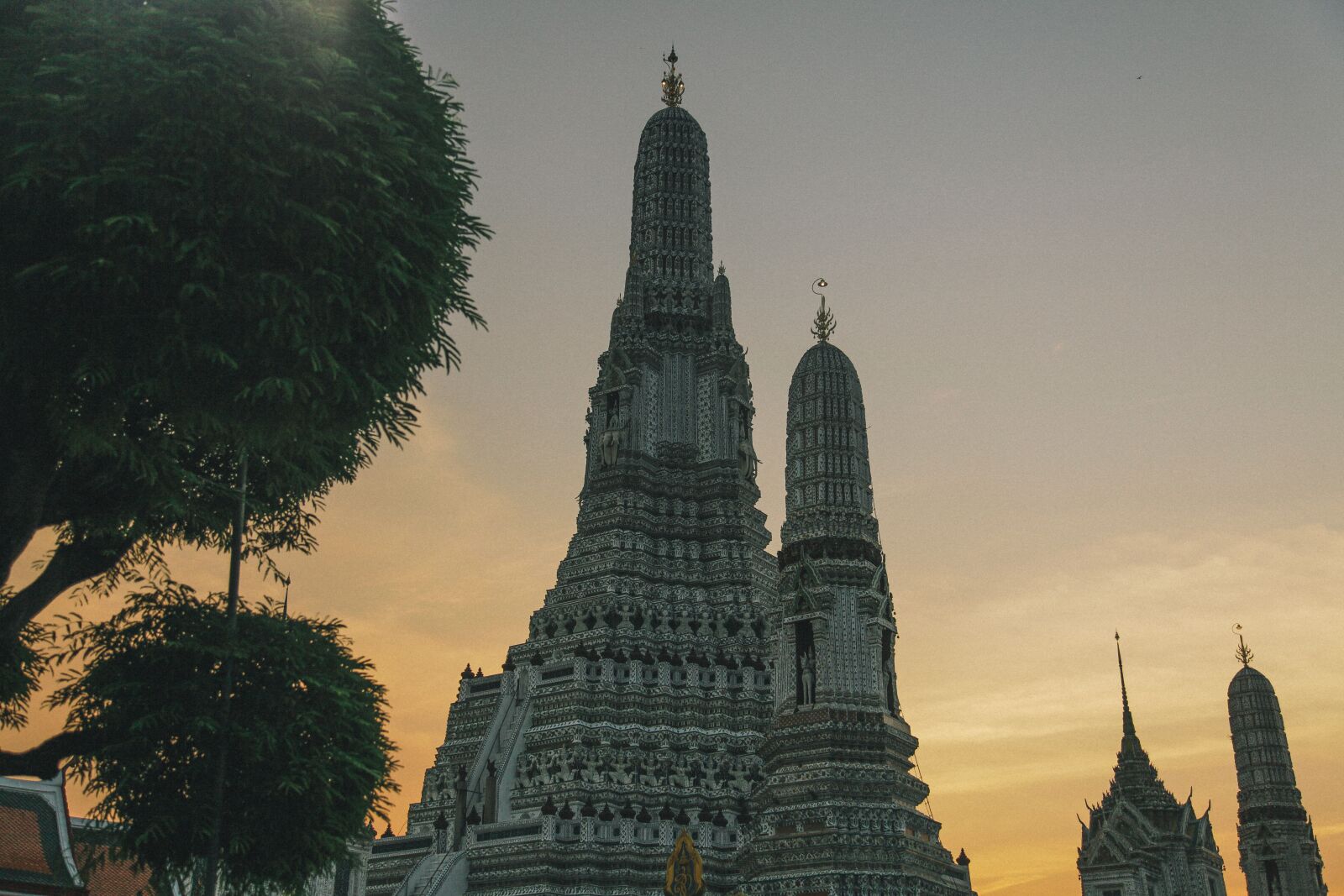 Canon EOS 5D Mark II + Canon EF 24-105mm F4L IS USM sample photo. Temple, bangkok, buddha photography