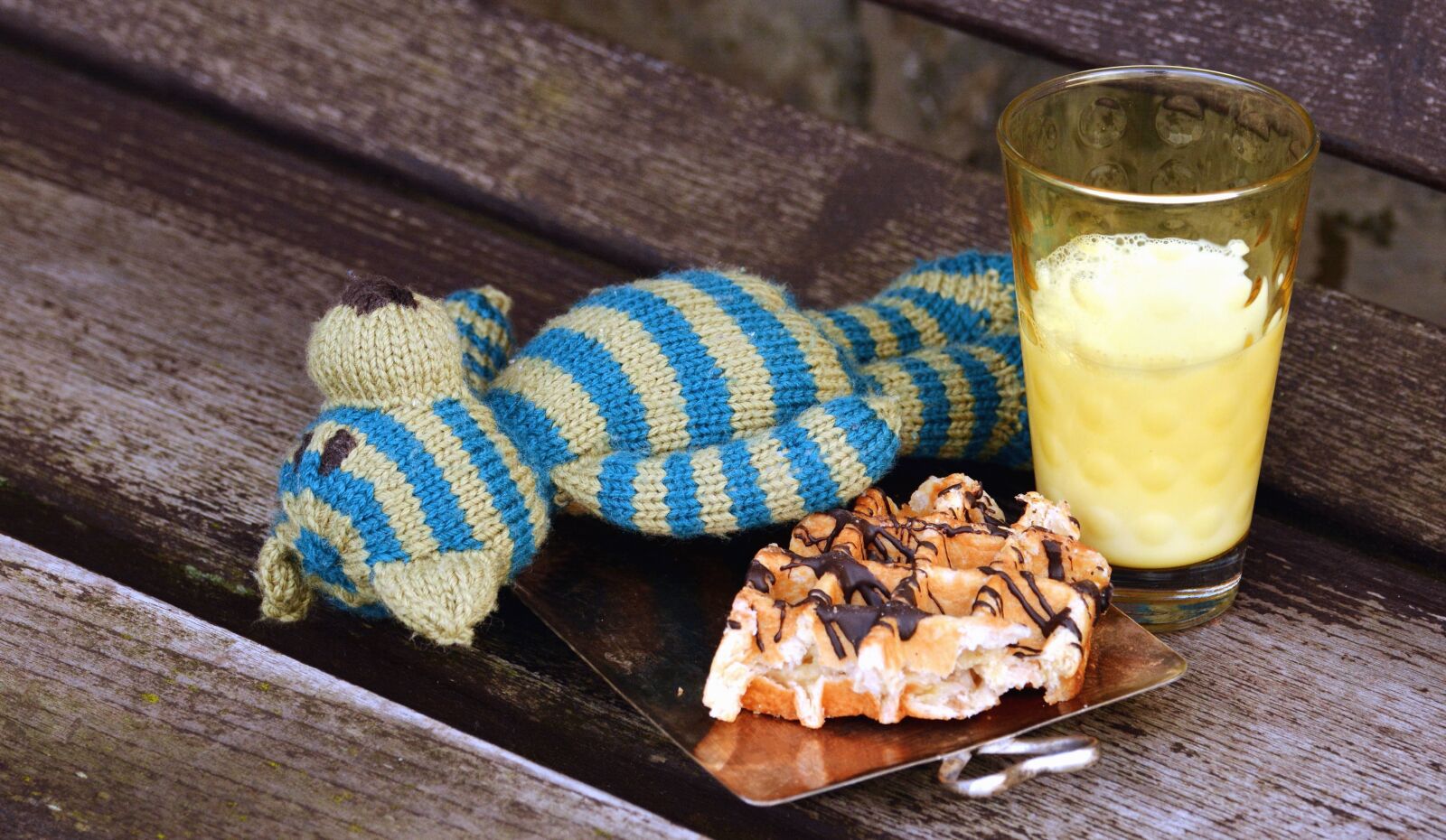 Nikon D5200 sample photo. Toy, plate, juice, cake photography