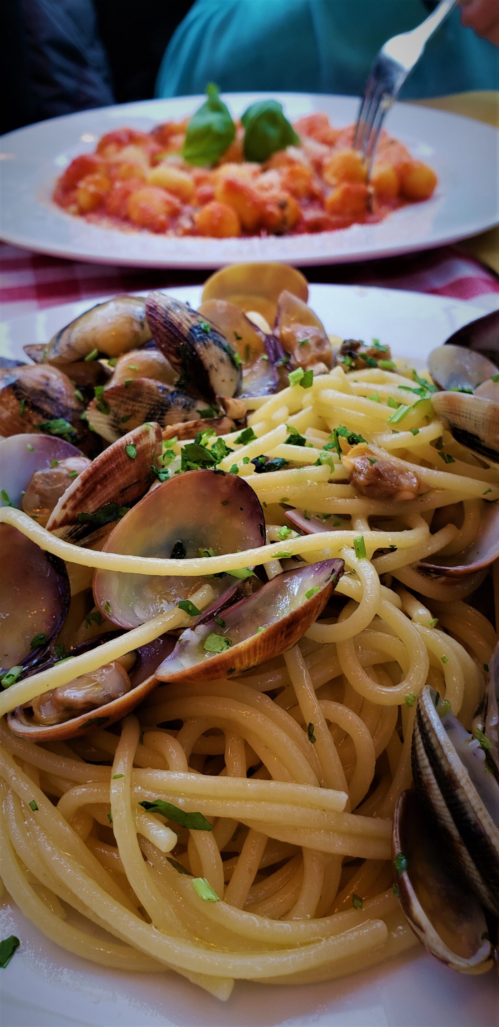 Samsung Galaxy S9 sample photo. Pasta, seafood, clams photography