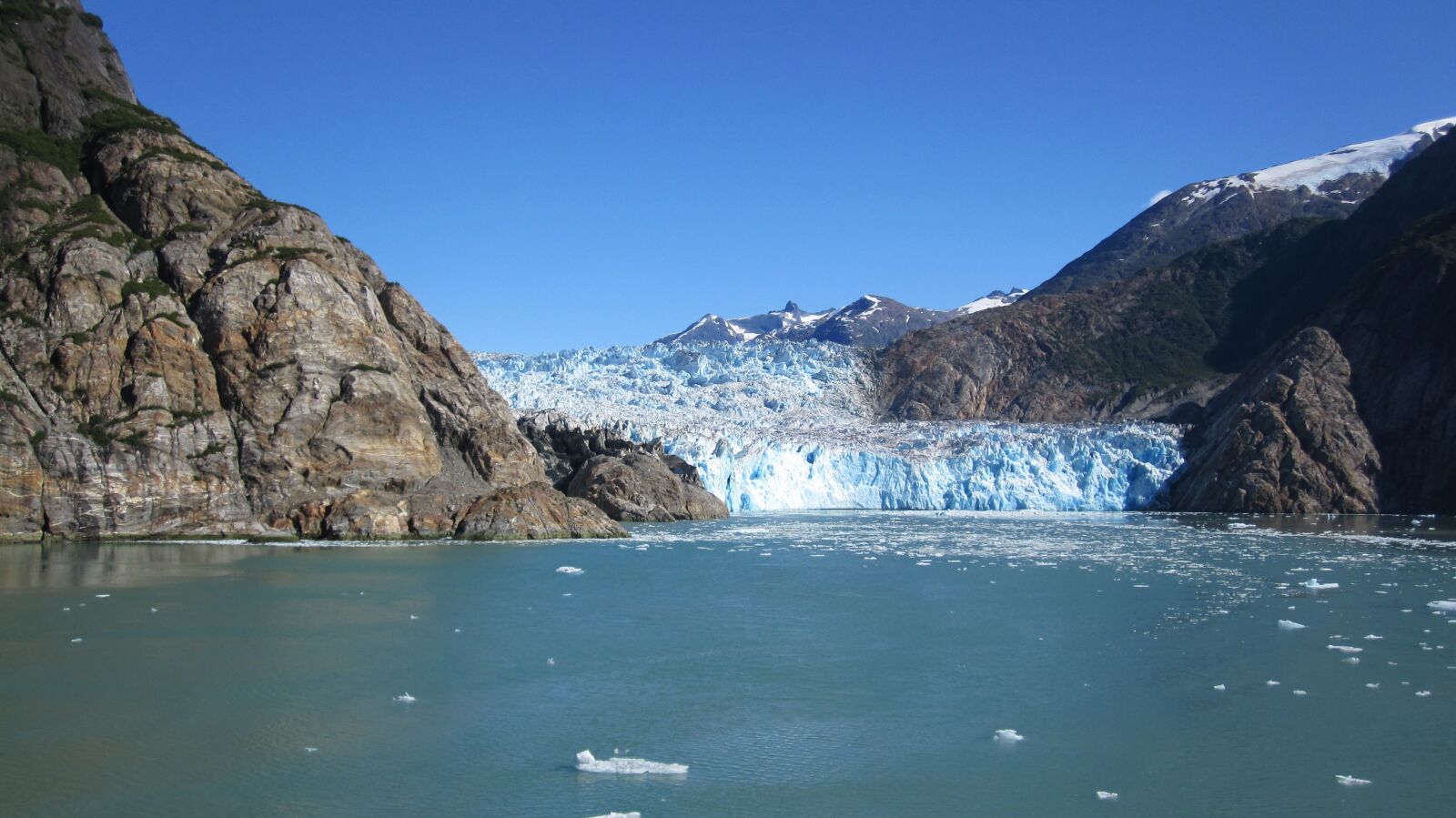 Canon PowerShot SD780 IS (Digital IXUS 100 IS / IXY Digital 210 IS) sample photo. Glacier, landscape, blue photography