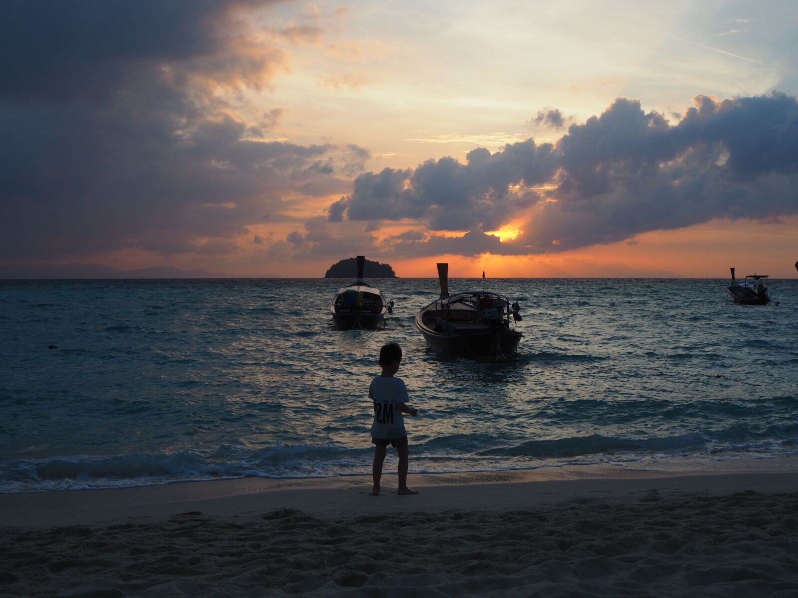 Olympus PEN E-PL8 sample photo. Sunset, ocean, beach photography