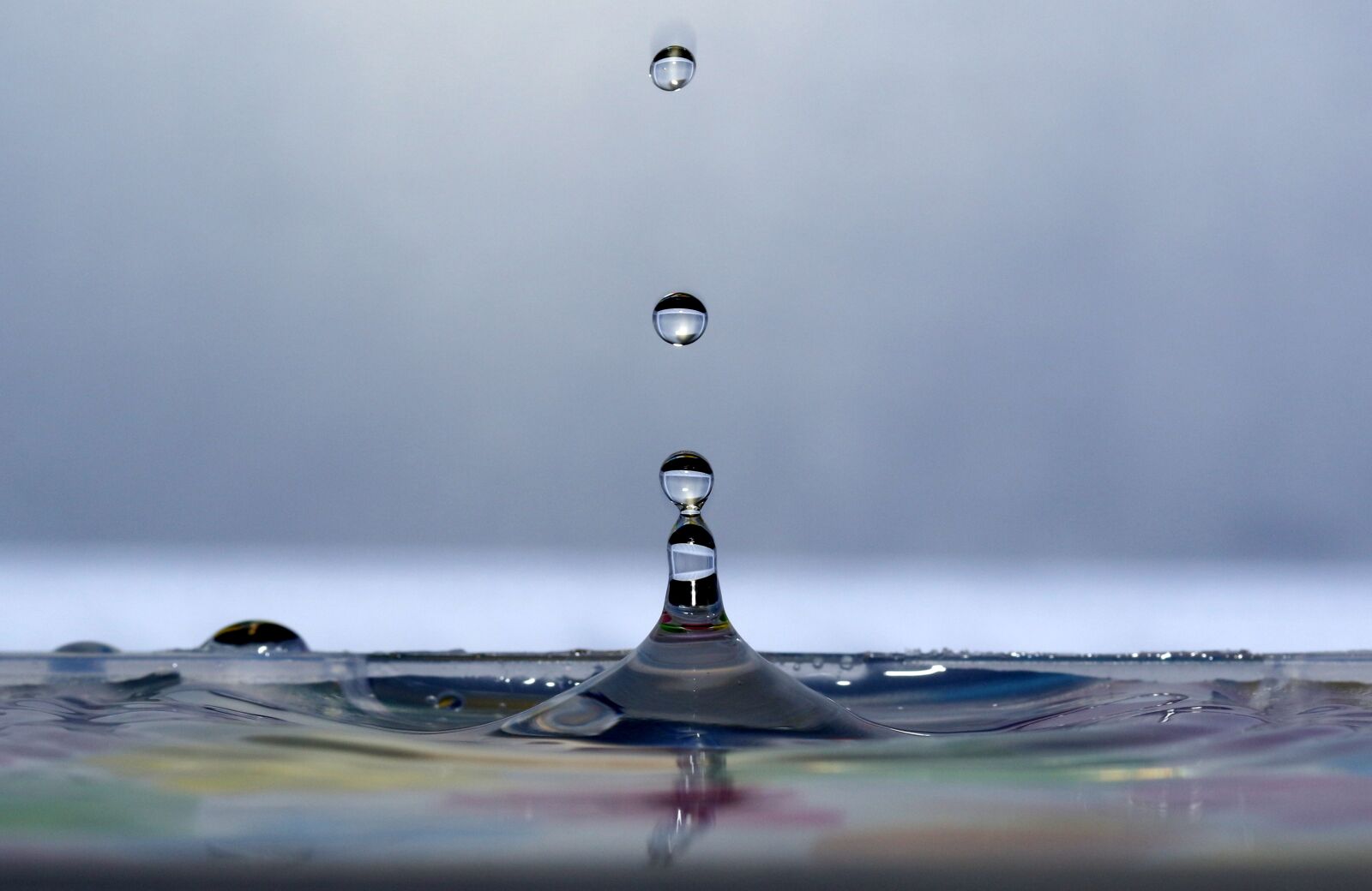 Canon EF-S 60mm F2.8 Macro USM sample photo. Drops, splash, coloring photography