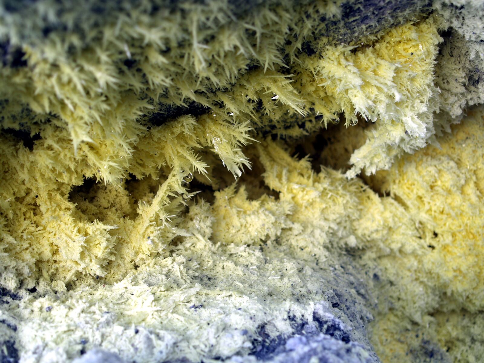Olympus E-330 (EVOLT E-330) sample photo. Mineral, gas, sulphur photography