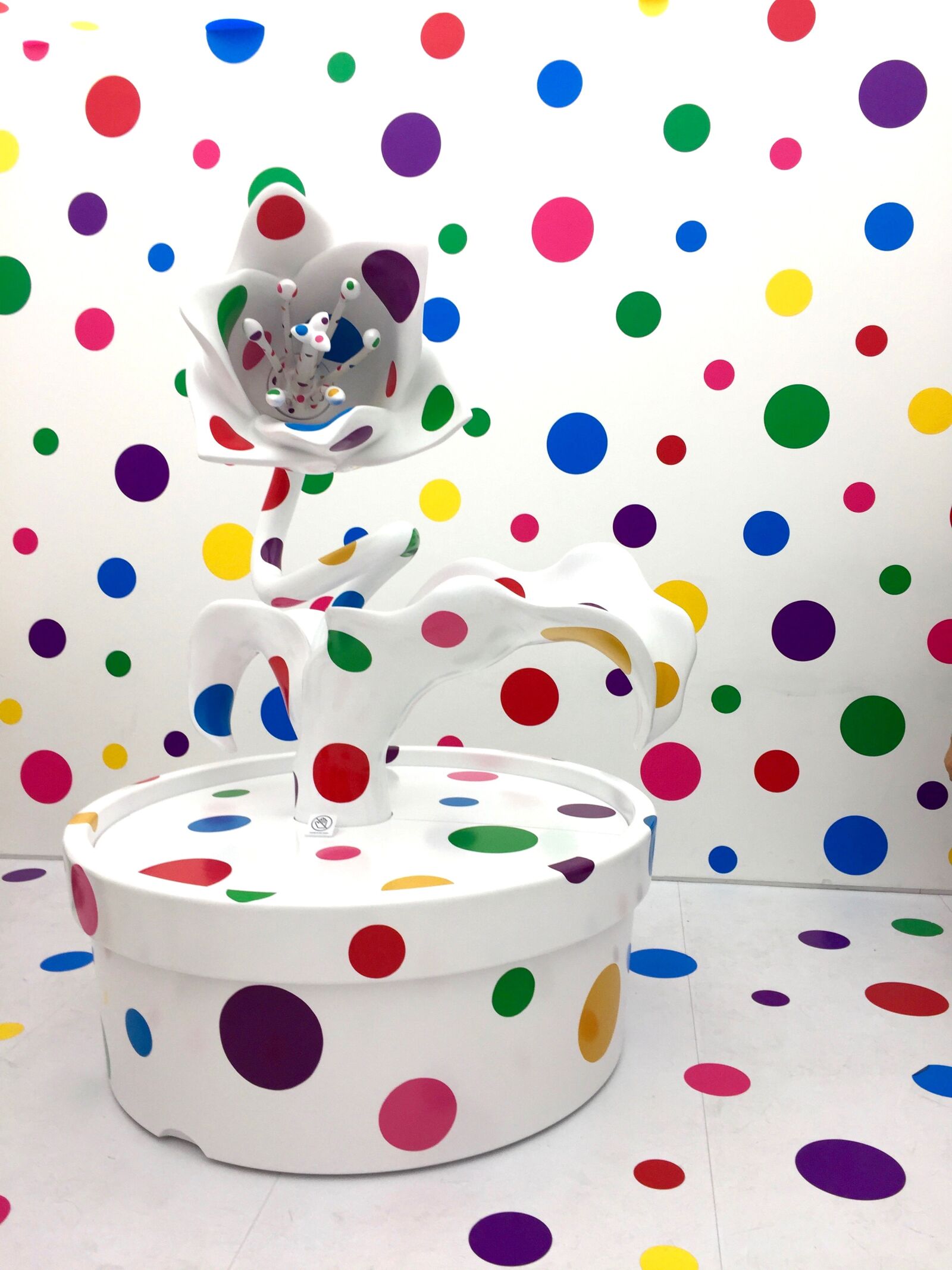 Apple iPhone 6 sample photo. Yayoi kusama, artist, japanese photography